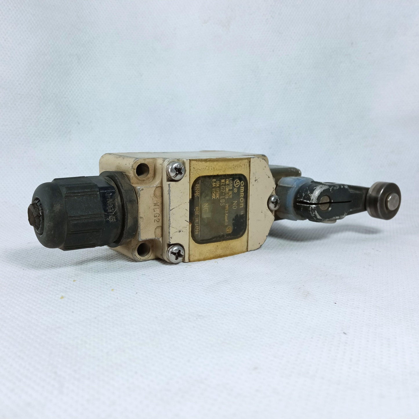 Omron WLG2-LDS Limit Switch Lotted in Pakistan - industryparts.pk