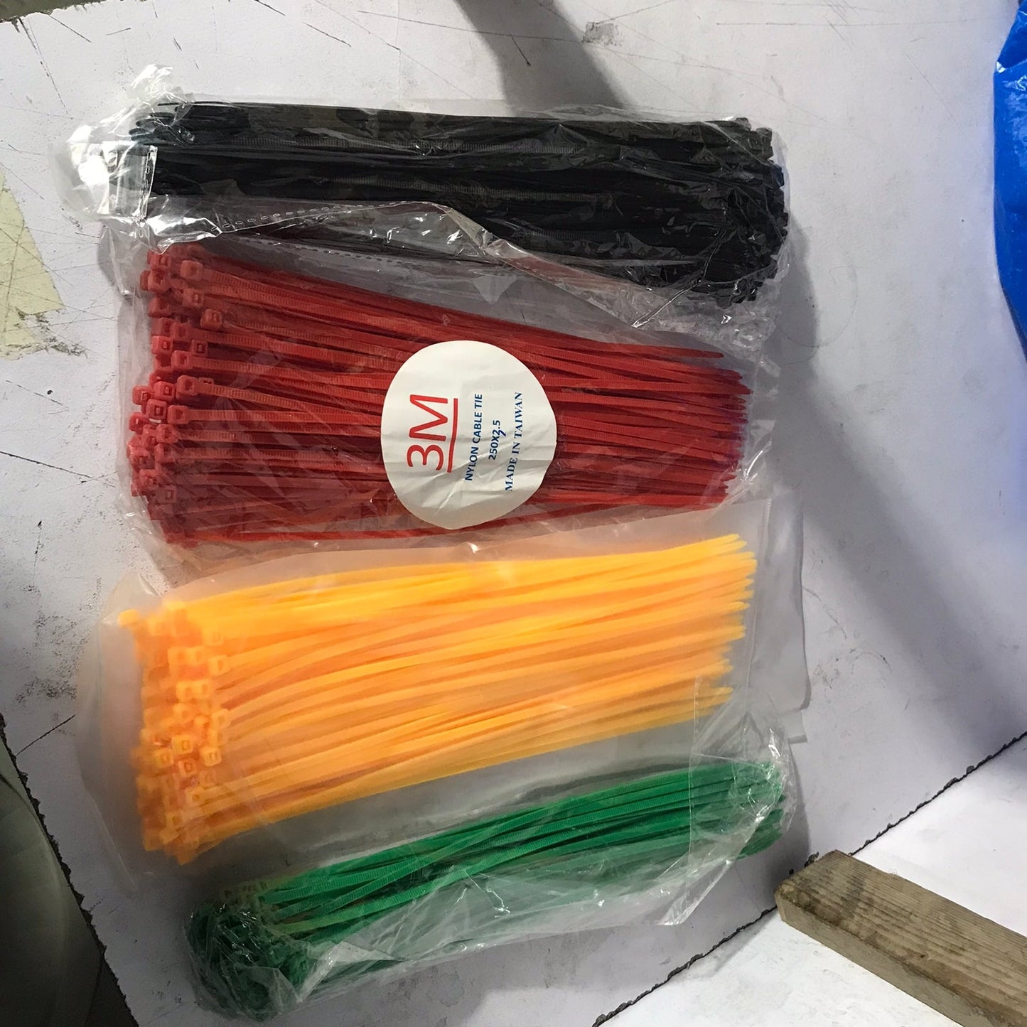 Multi-colors cable tie
