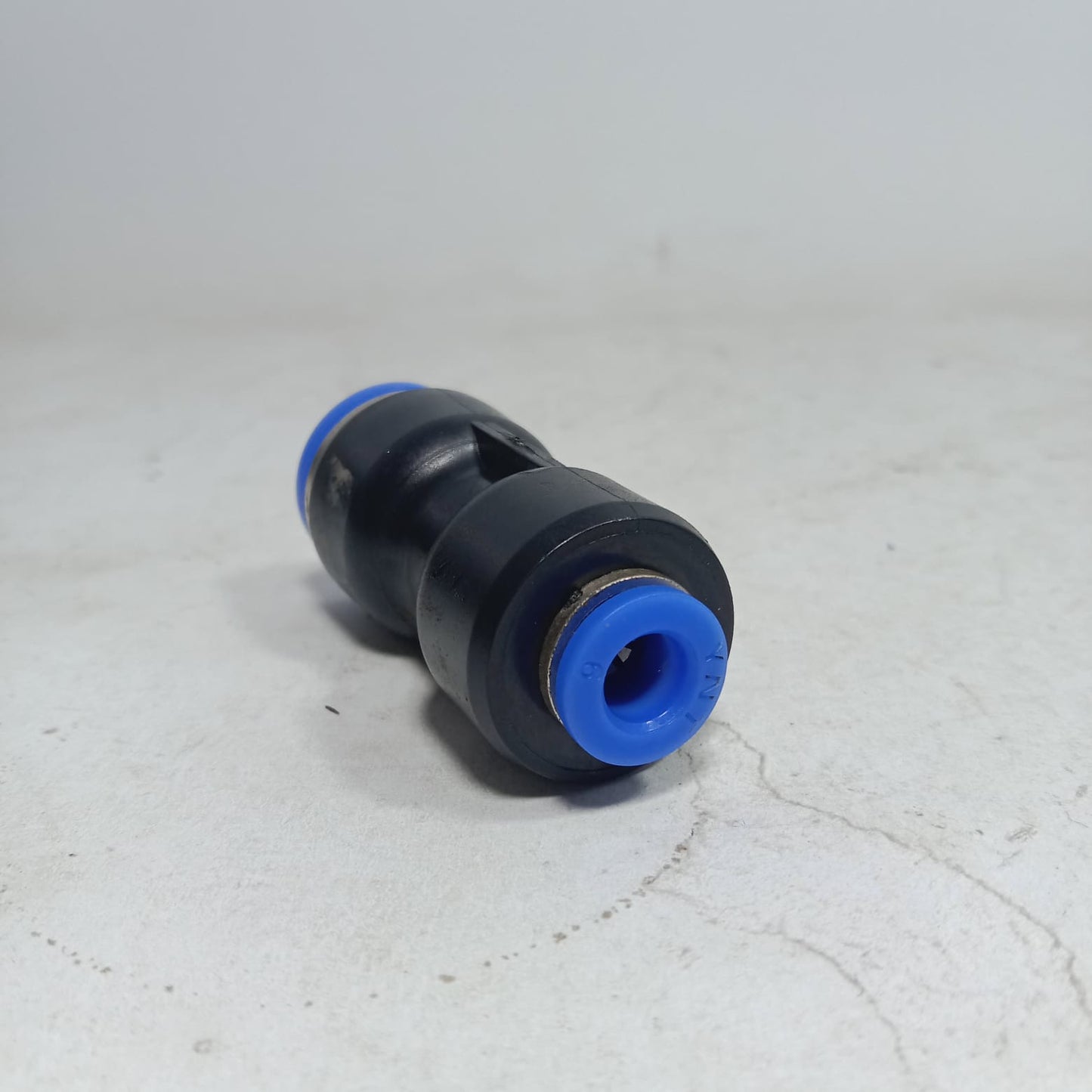 Pneumatic Reduced Union Connector 12×6 mm in Pakistan