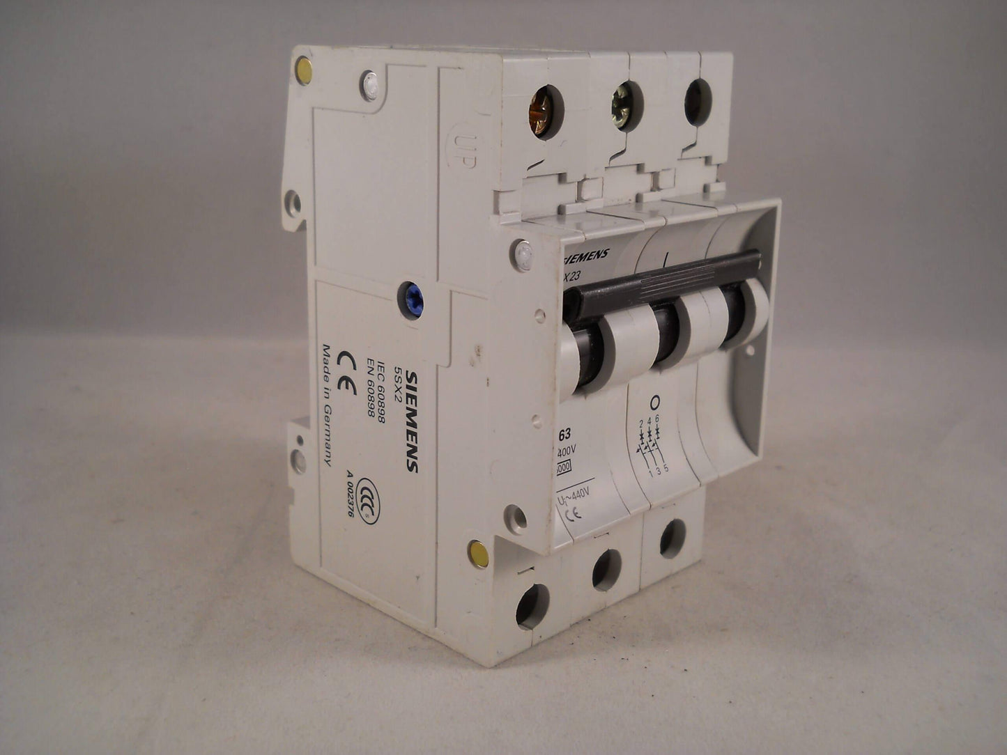 Siemens 5SX23 C25 3-Pole Circuit Breaker in Pakistan - industryparts.pk