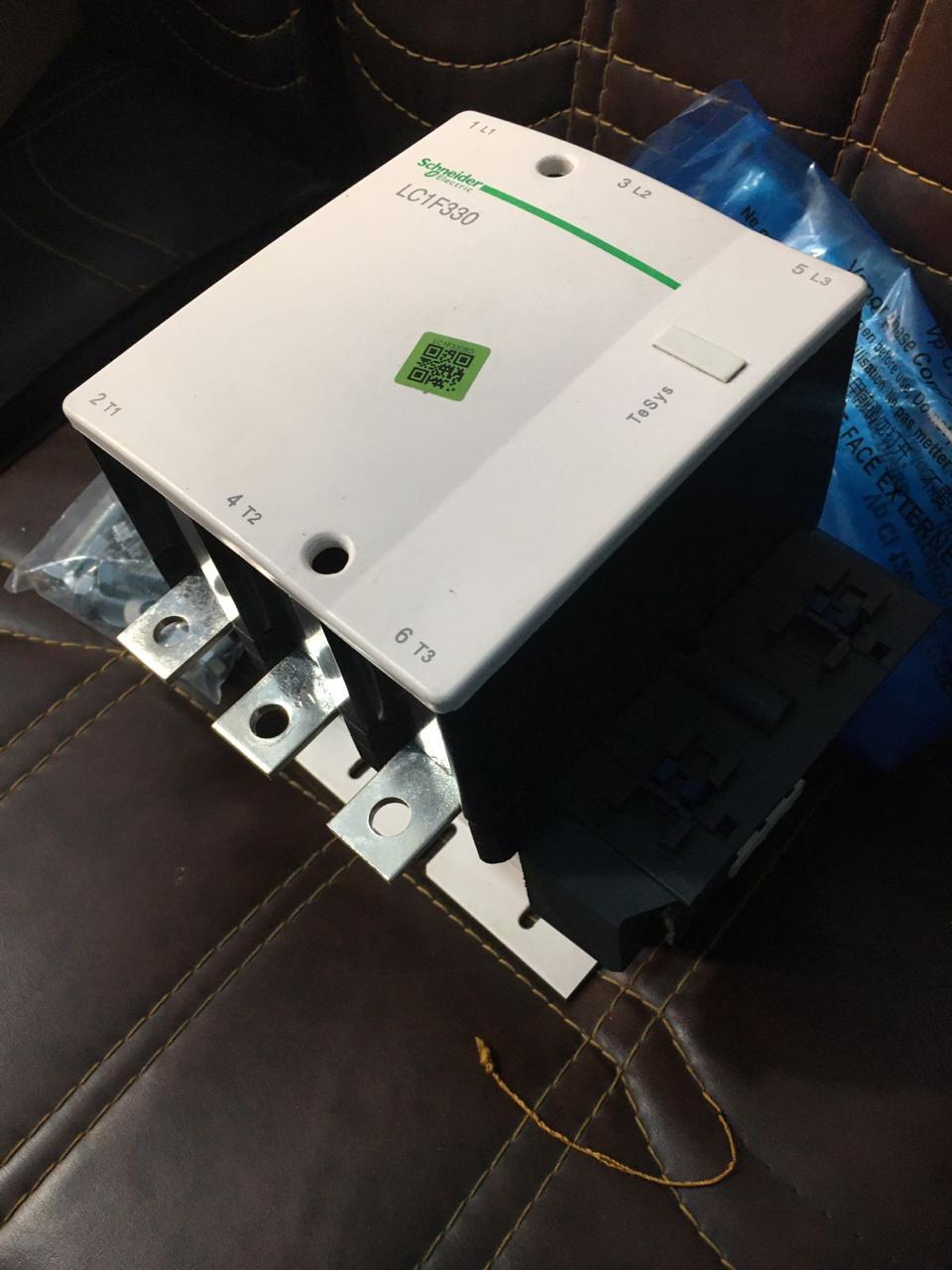 Schneider LC1F330 3 Pole 600VAC 330 Amp Electric Contactor in Pakistan