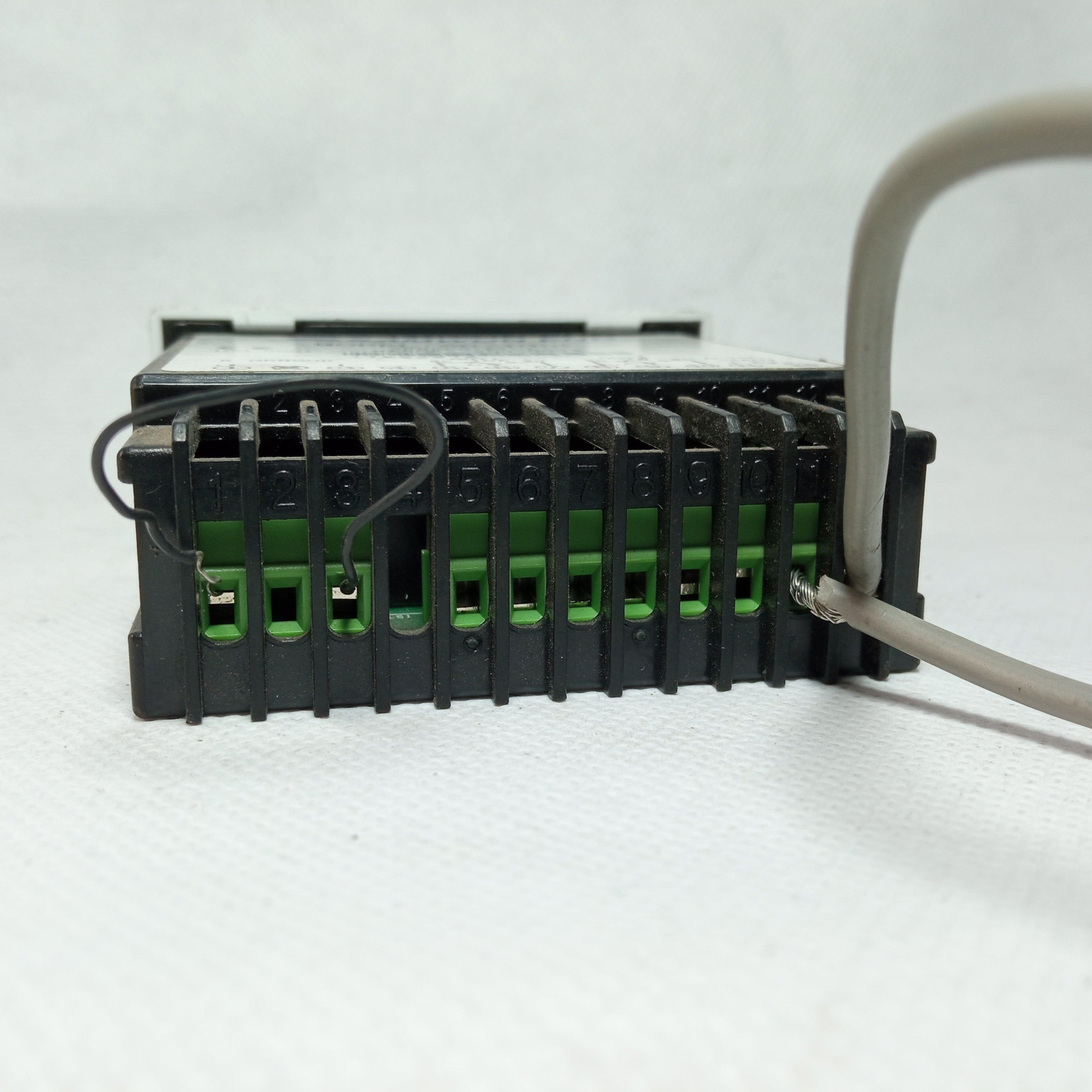 SAMWON ENG SU-105K Temperature Controller Lotted in Pakistan - industryparts.pk