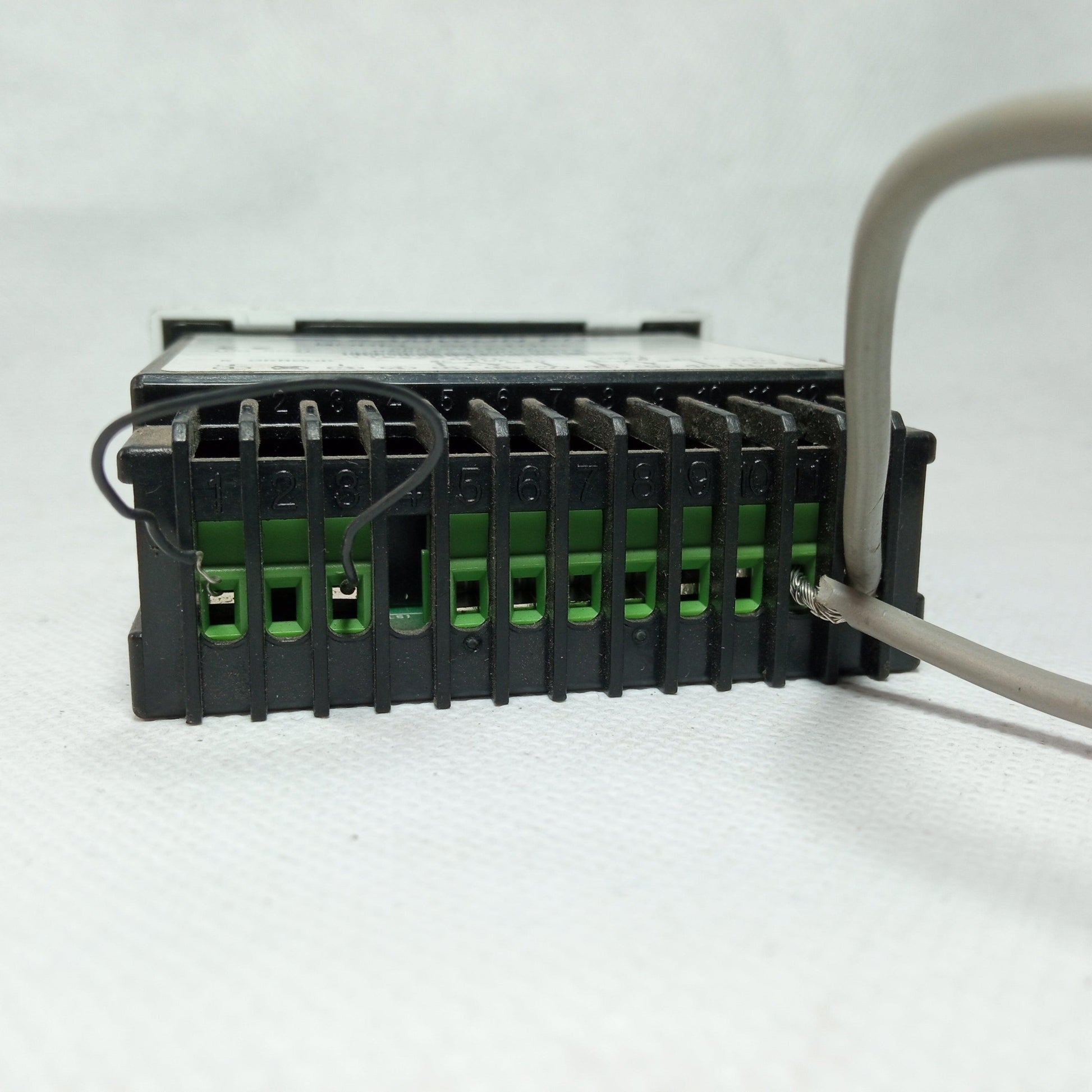 SAMWON ENG SU-105K Temperature Controller Lotted in Pakistan - industryparts.pk