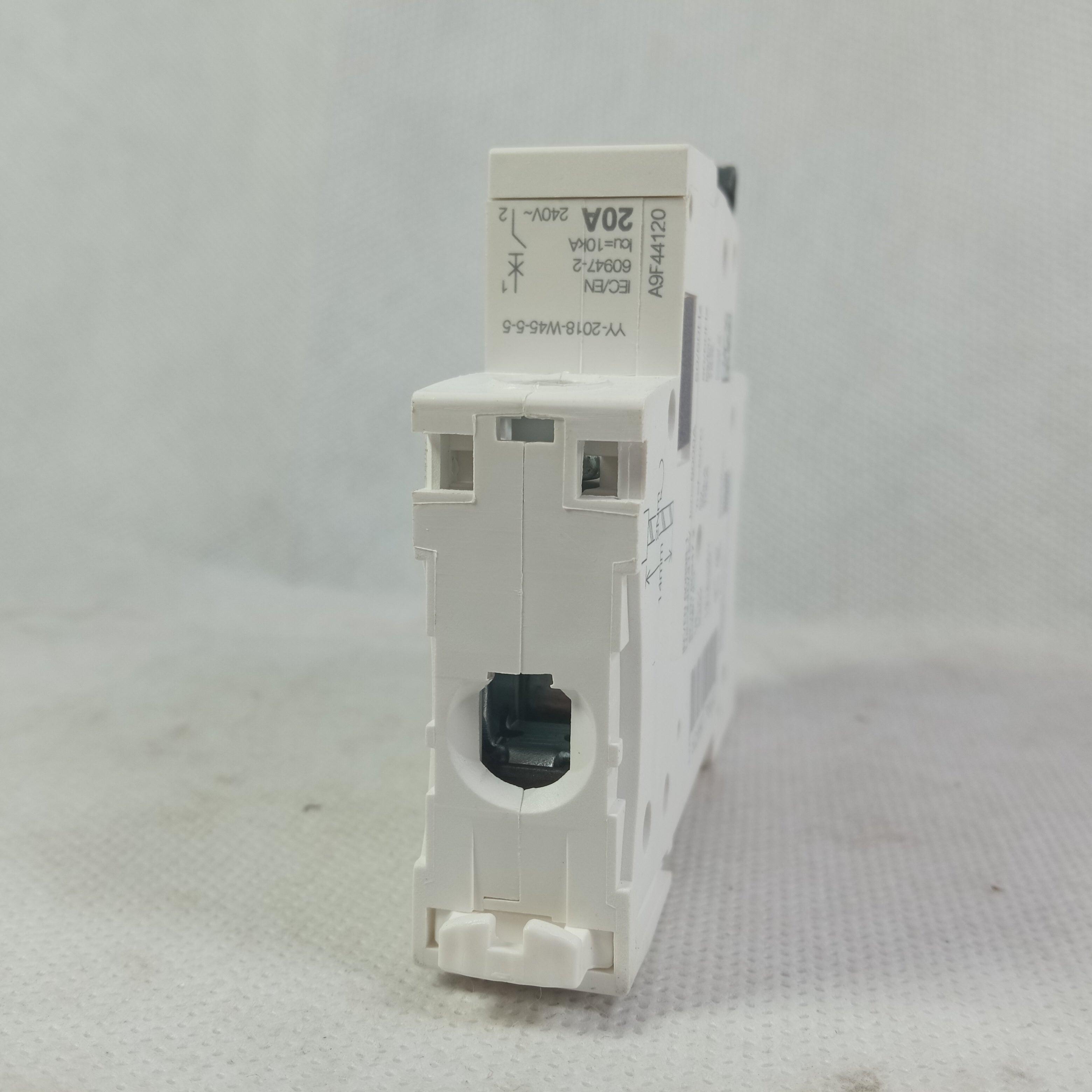 Schneider MCB AC Circuit Breakers in Pakistan - industryparts.pk