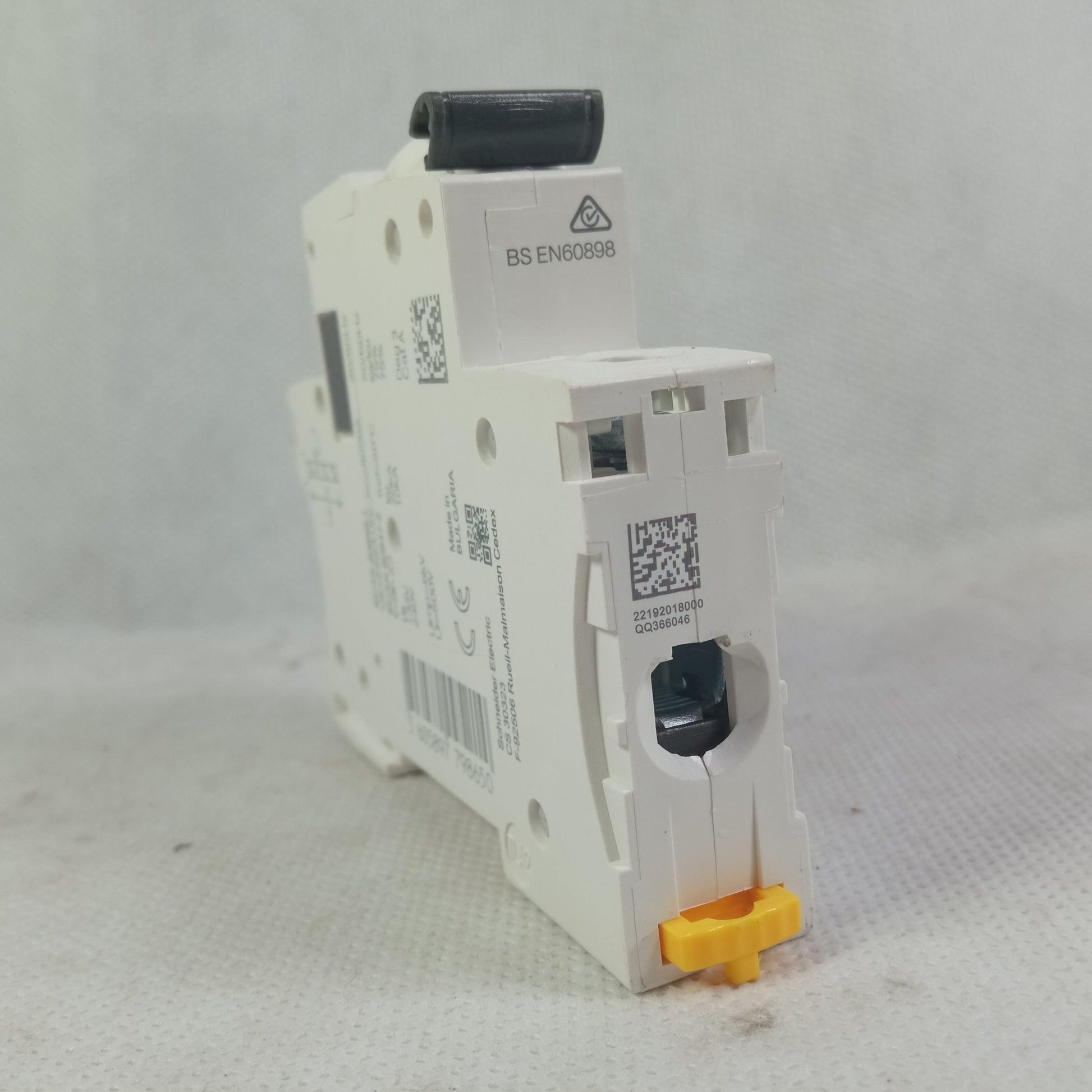 Schneider MCB AC Circuit Breakers in Pakistan - industryparts.pk