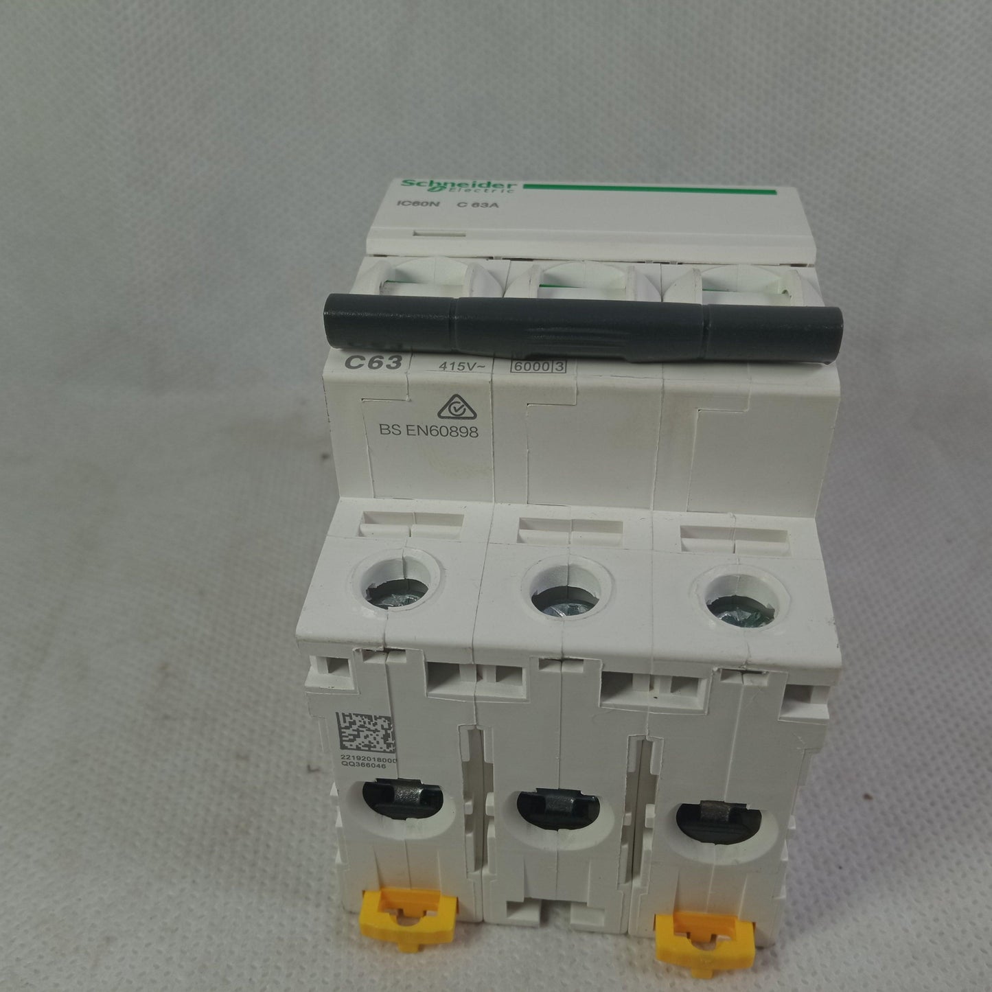 Schneider MCB AC Circuit Breakers in Pakistan - industryparts.pk
