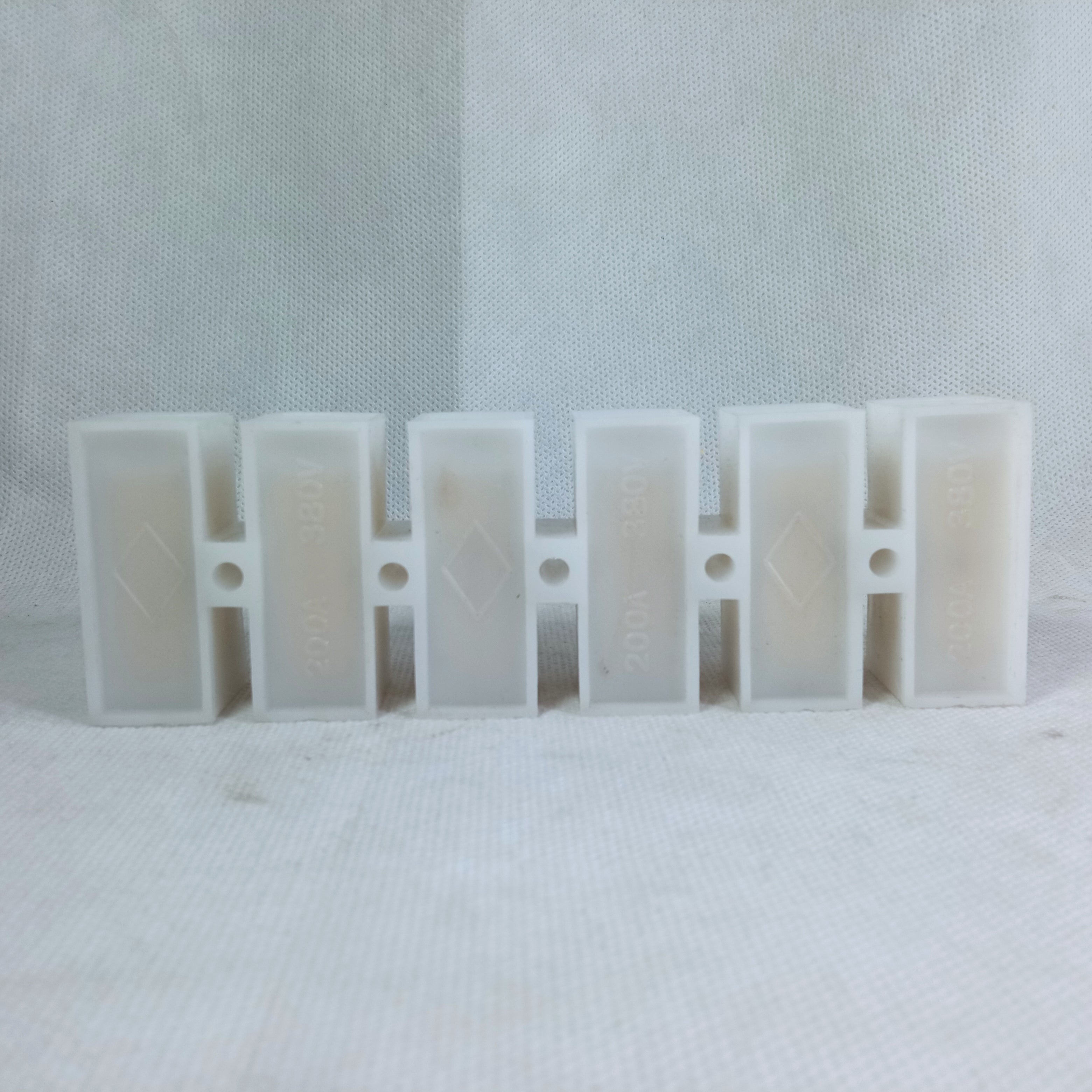 200Amp Terminal Strips Block Plug Wire Connector in Pakistan - industryparts.pk