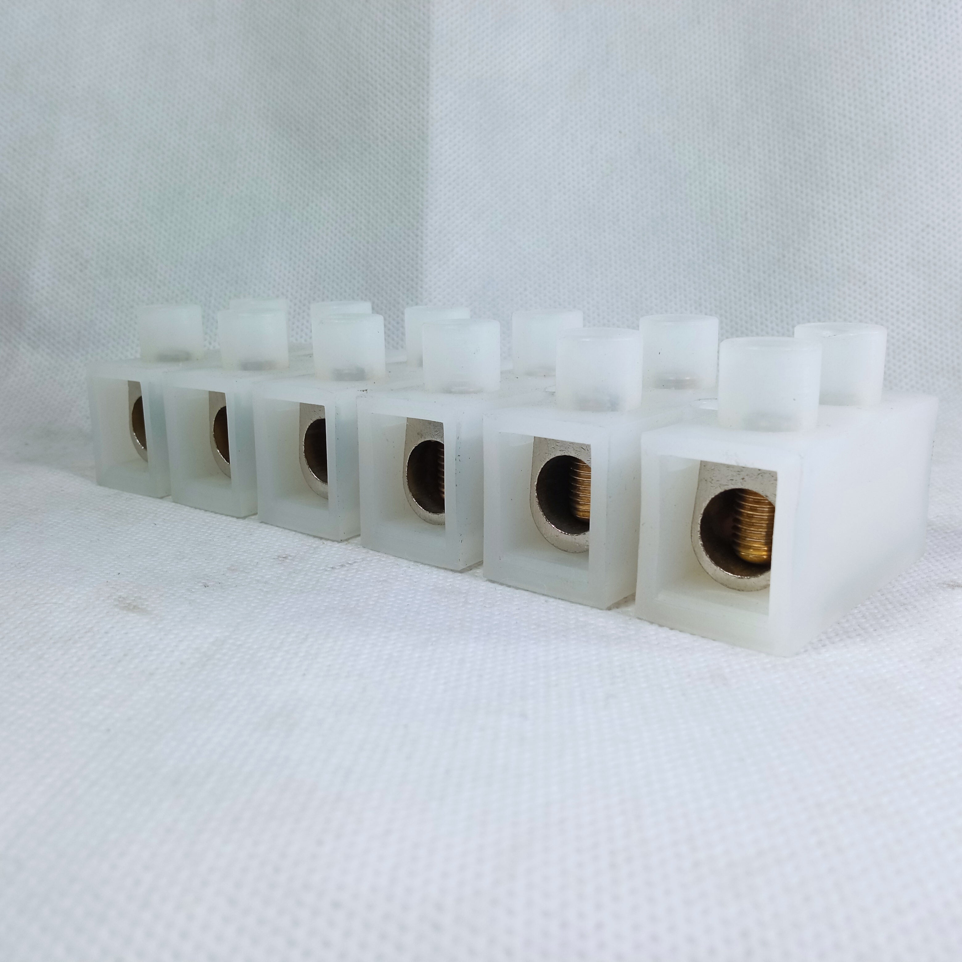 200Amp Terminal Strips Block Plug Wire Connector in Pakistan - industryparts.pk