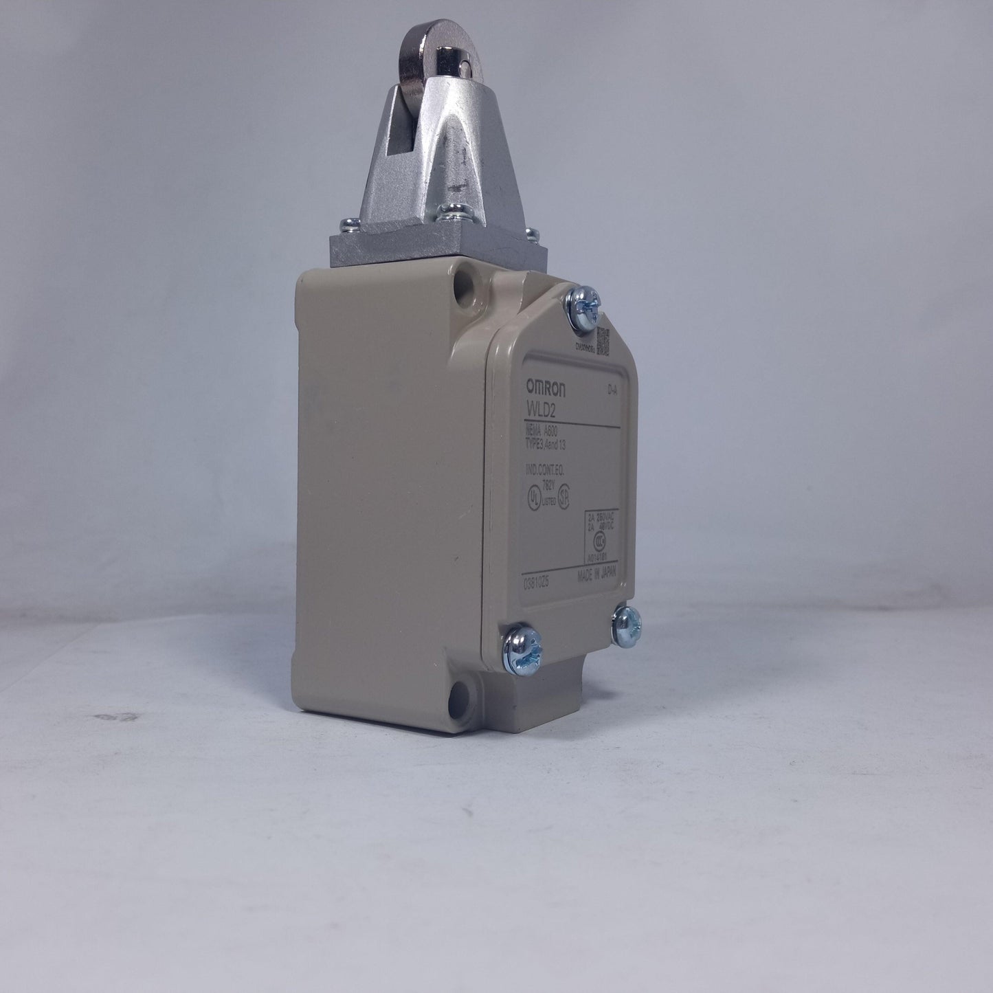 6amps WLD2 Omron Limit Switches in Pakistan - industryparts.pk