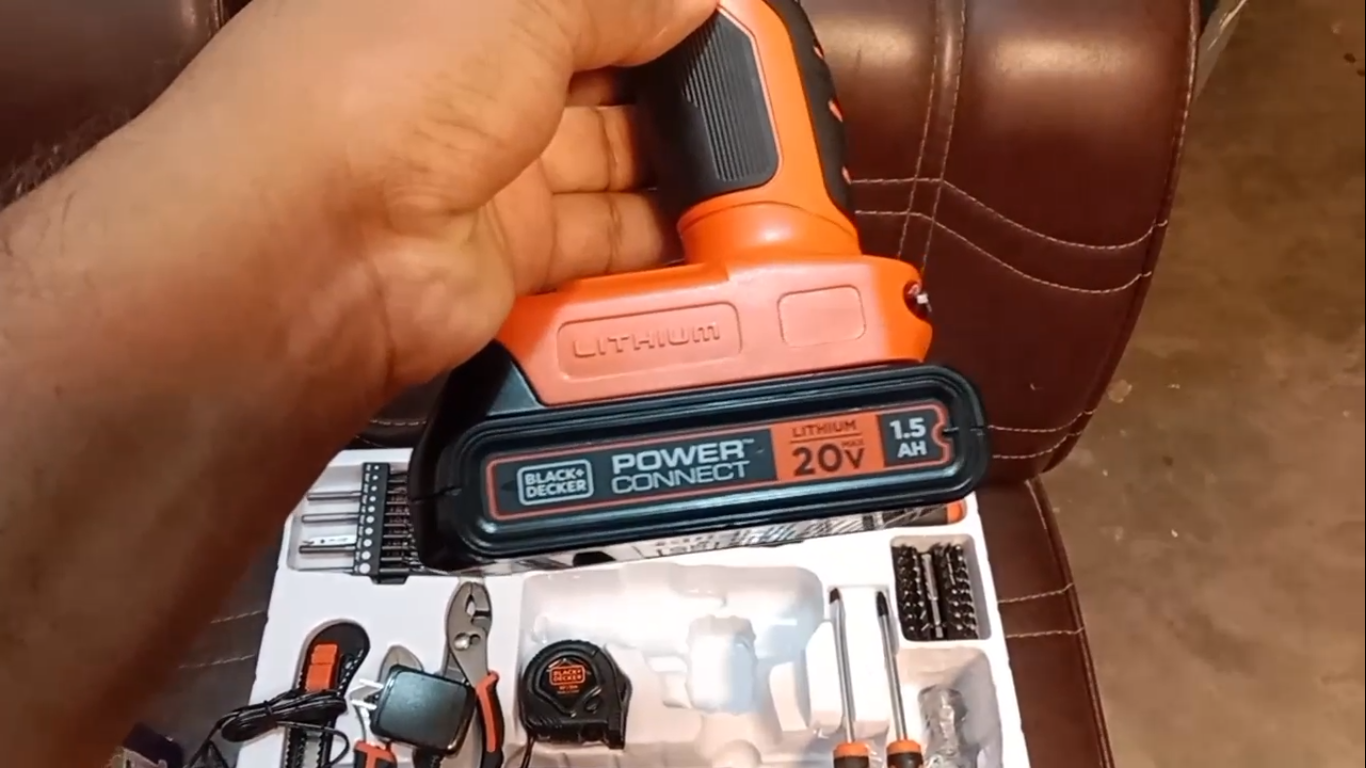 BLACK+DECKER 58 PIECE PROJECT KIT AND DRILL/DRIVER in Pakistan