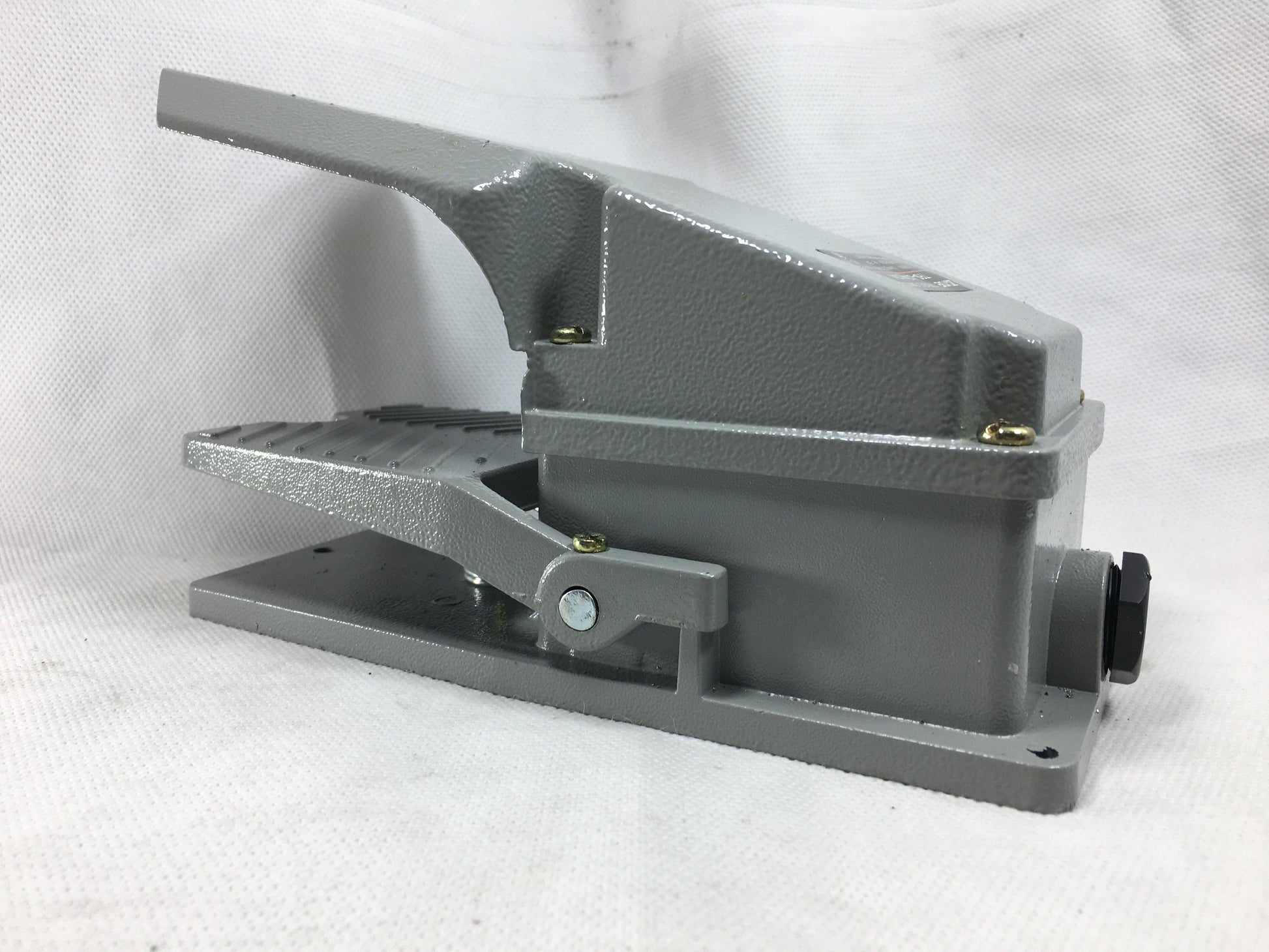 LT4 Foot Switch Pedal 10A 220V-380V AC in Pakistan - industryparts.pk