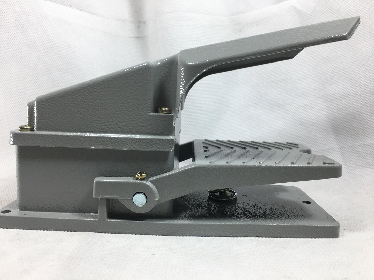 LT4 Foot Switch Pedal 10A 220V-380V AC in Pakistan - industryparts.pk