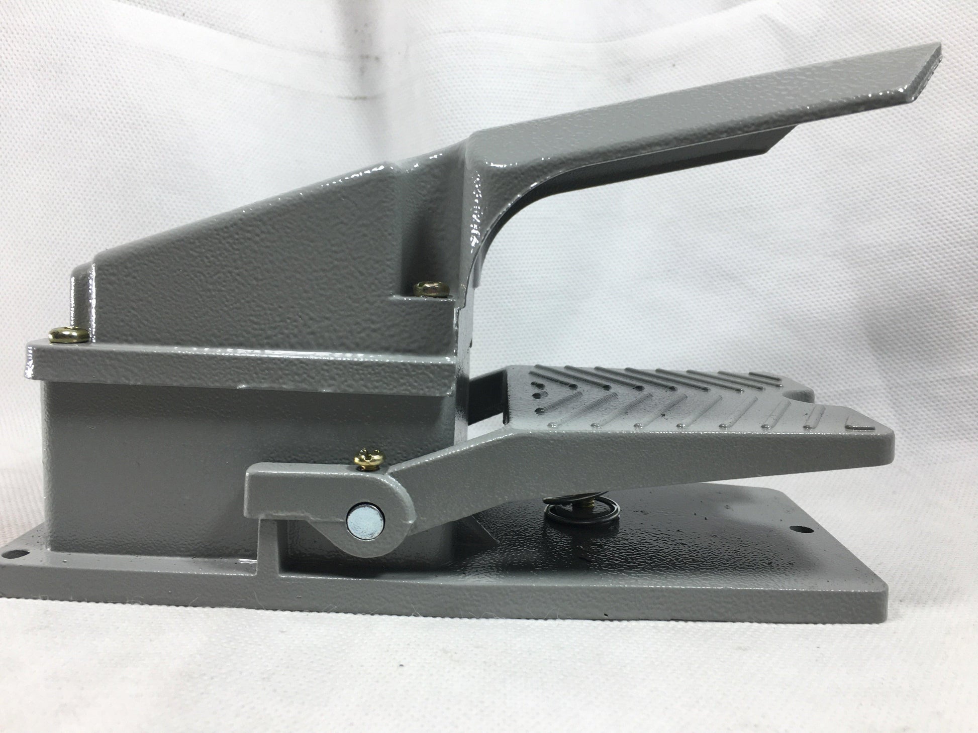 LT4 Foot Switch Pedal 10A 220V-380V AC in Pakistan - industryparts.pk