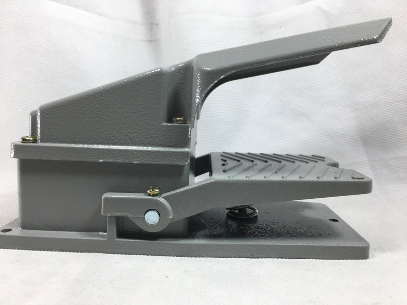 LT4 Foot Switch Pedal 10A 220V-380V AC in Pakistan - industryparts.pk