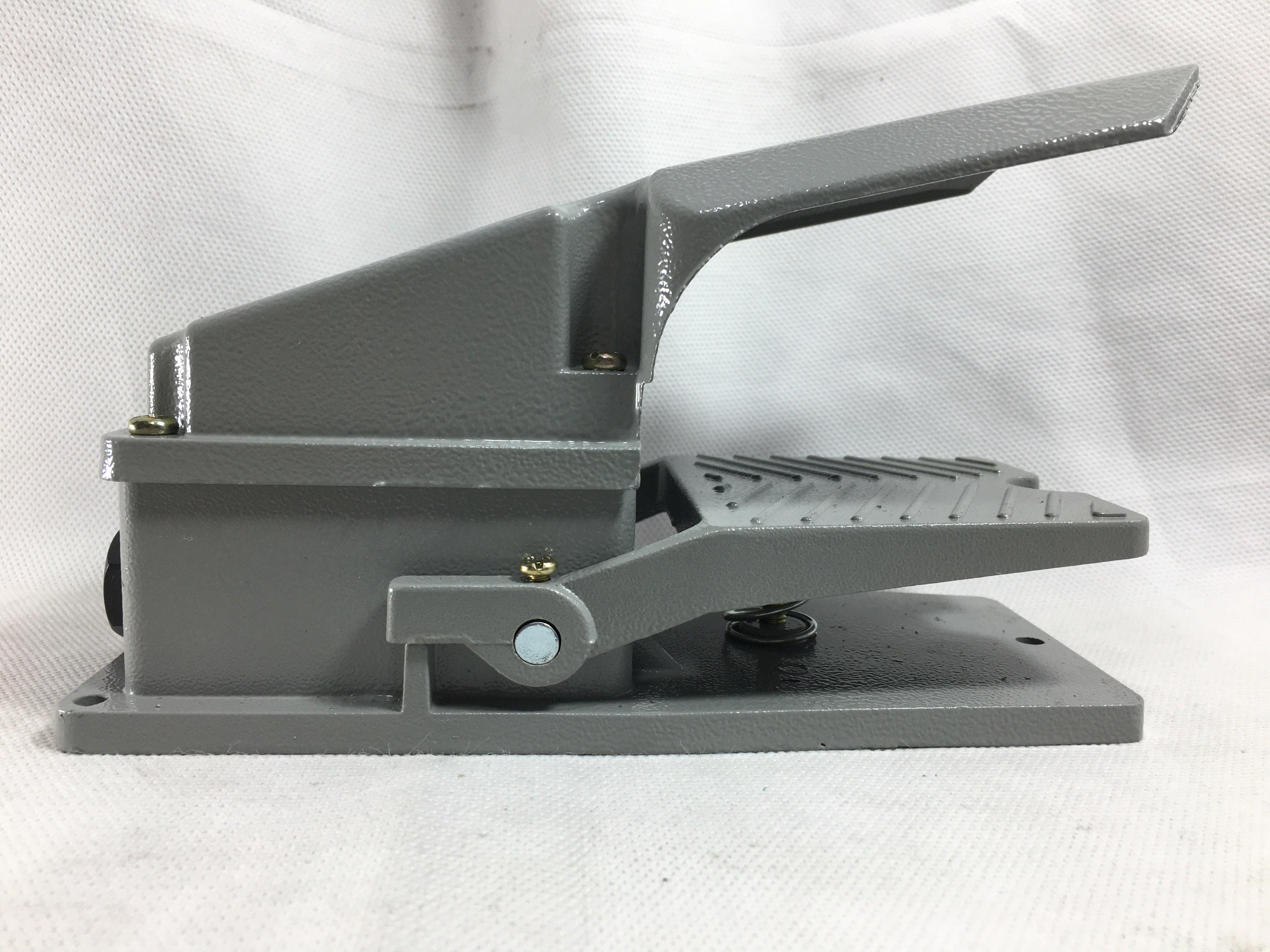 LT4 Foot Switch Pedal 10A 220V-380V AC in Pakistan - industryparts.pk