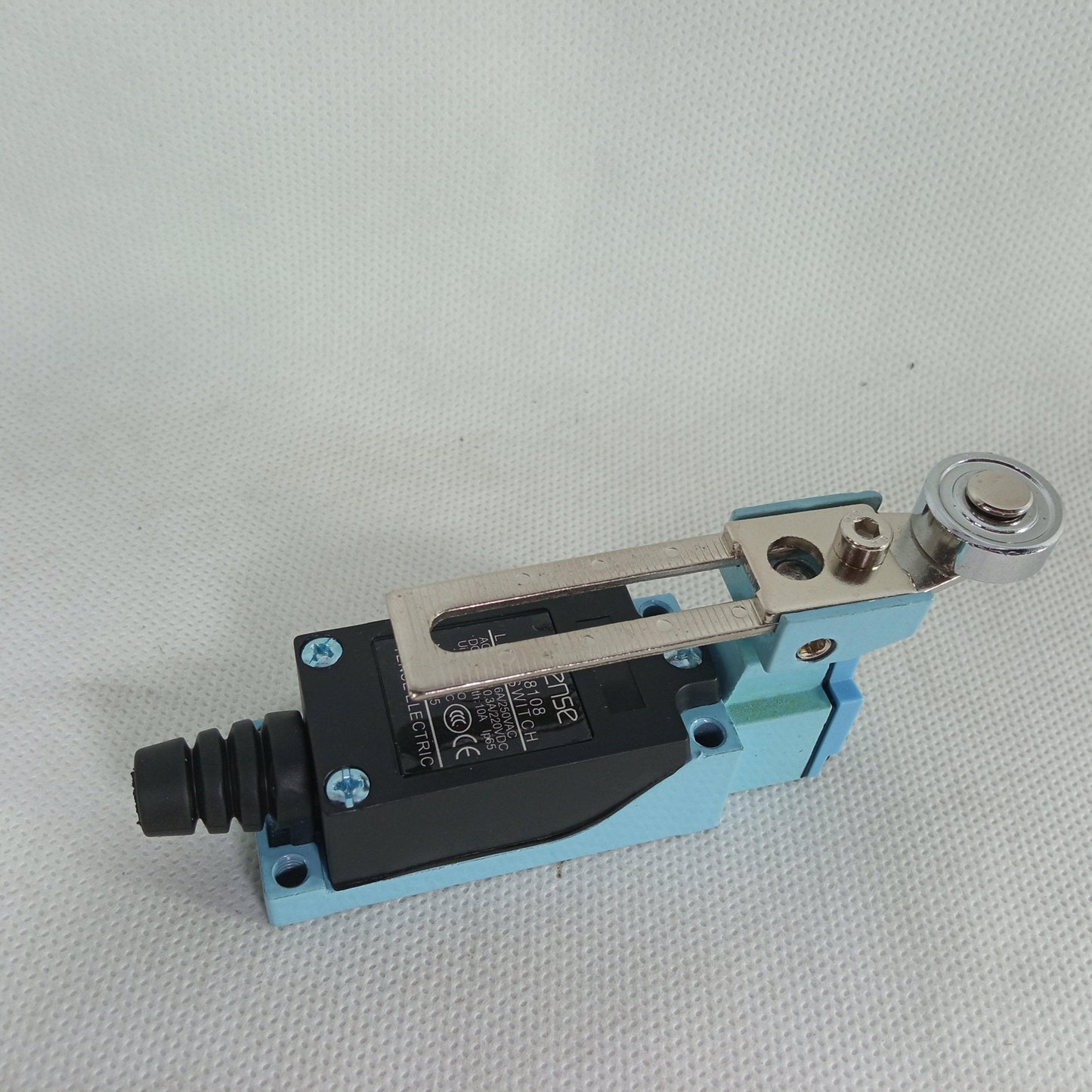 TZ 8108 Limit Switch Micro Switch in Pakistan - industryparts.pk