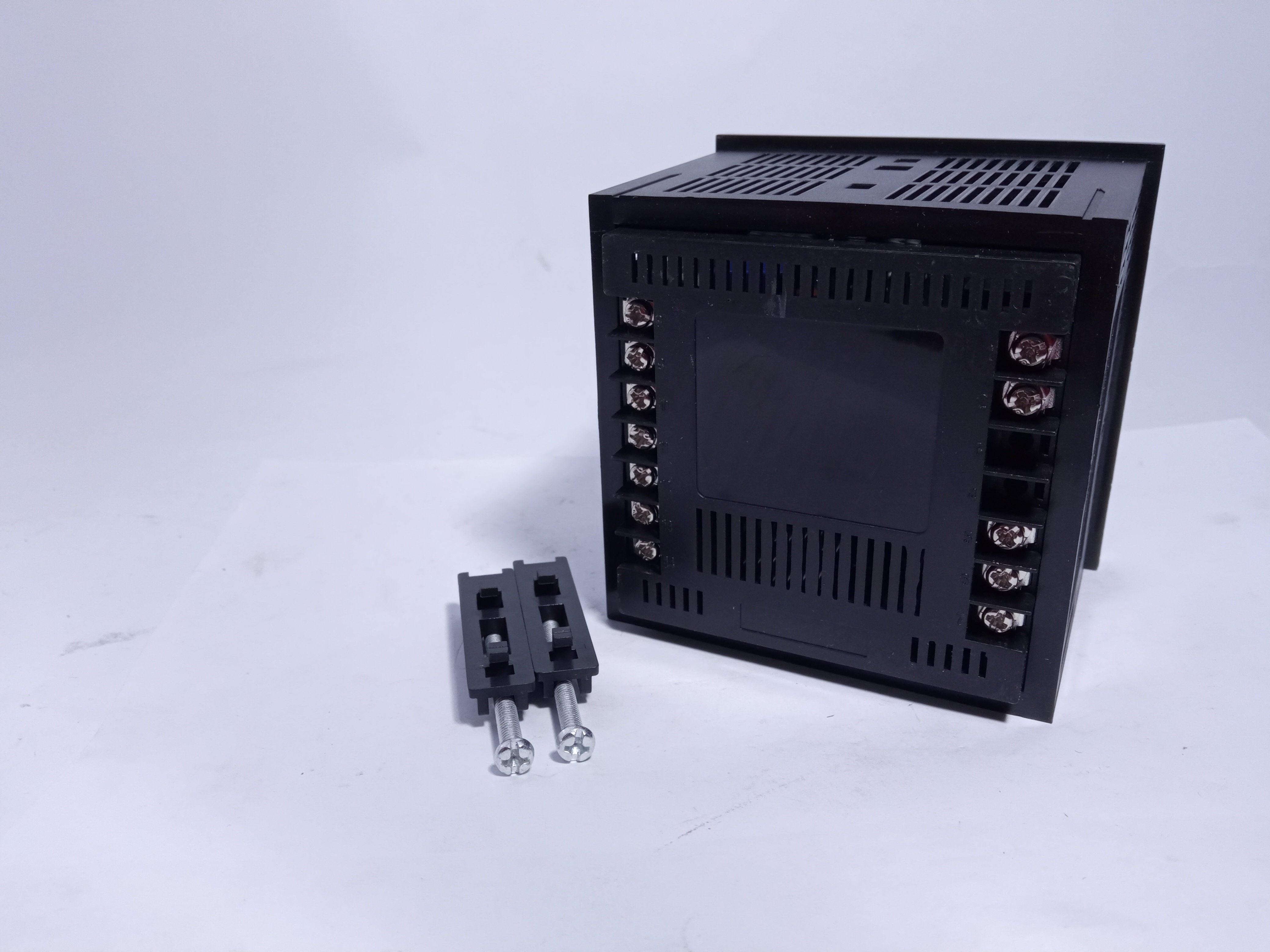 Digital Temperature Controller CH902 in Pakistan - industryparts.pk