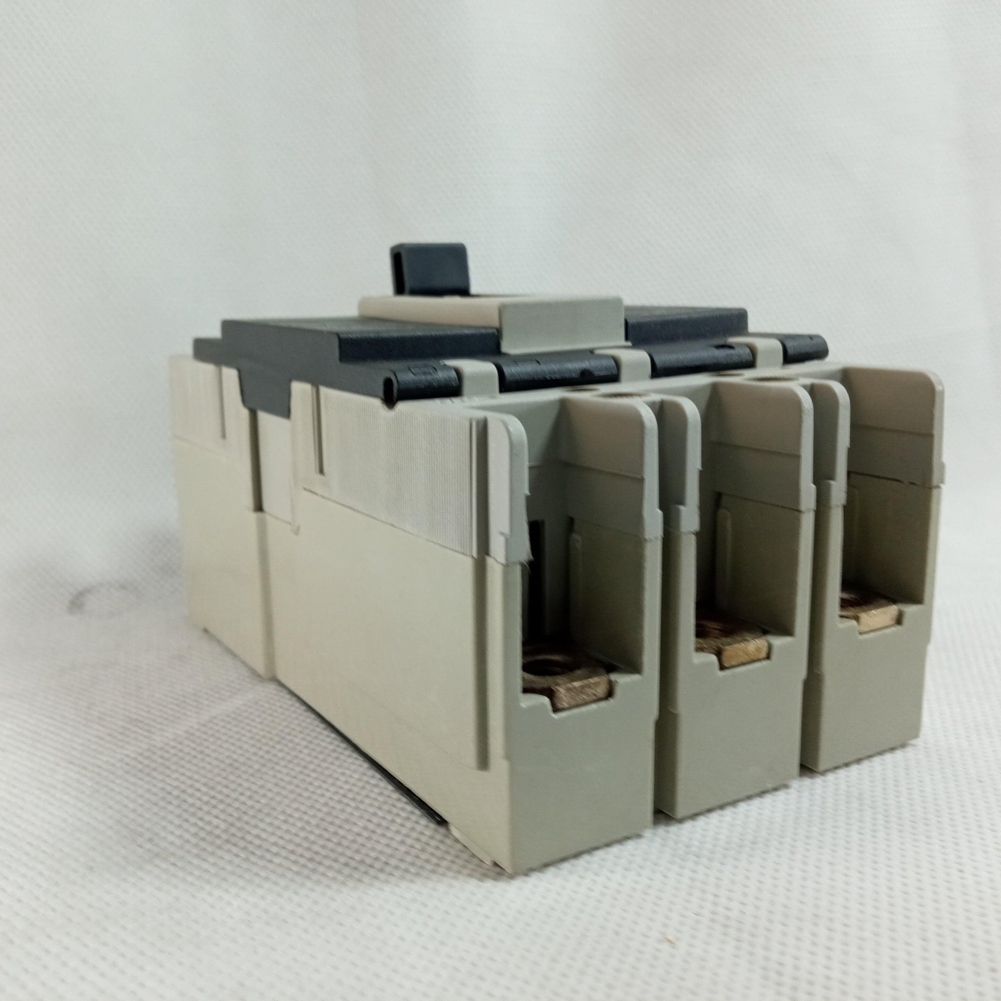 MCCB Boneega Three Pole Circuit Breaker in Pakistan - industryparts.pk