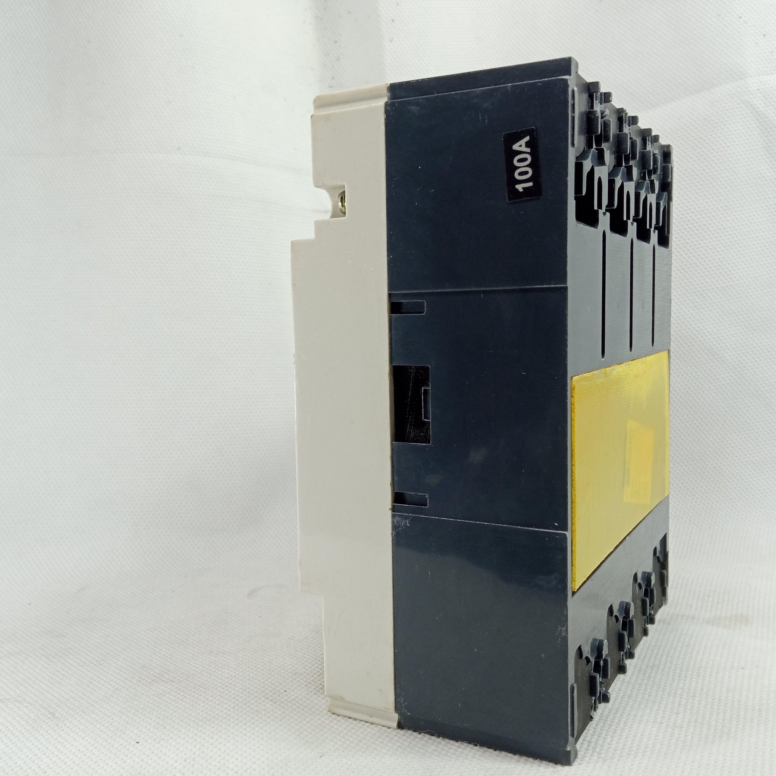 MCCB Boneega Three Pole Circuit Breaker in Pakistan - industryparts.pk