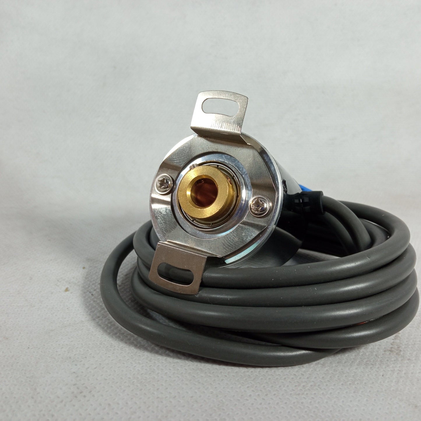 1000PPR Omron E6H-CWZ6C Rotary Encoder 5 24VDC in Pakistan - industryparts.pk
