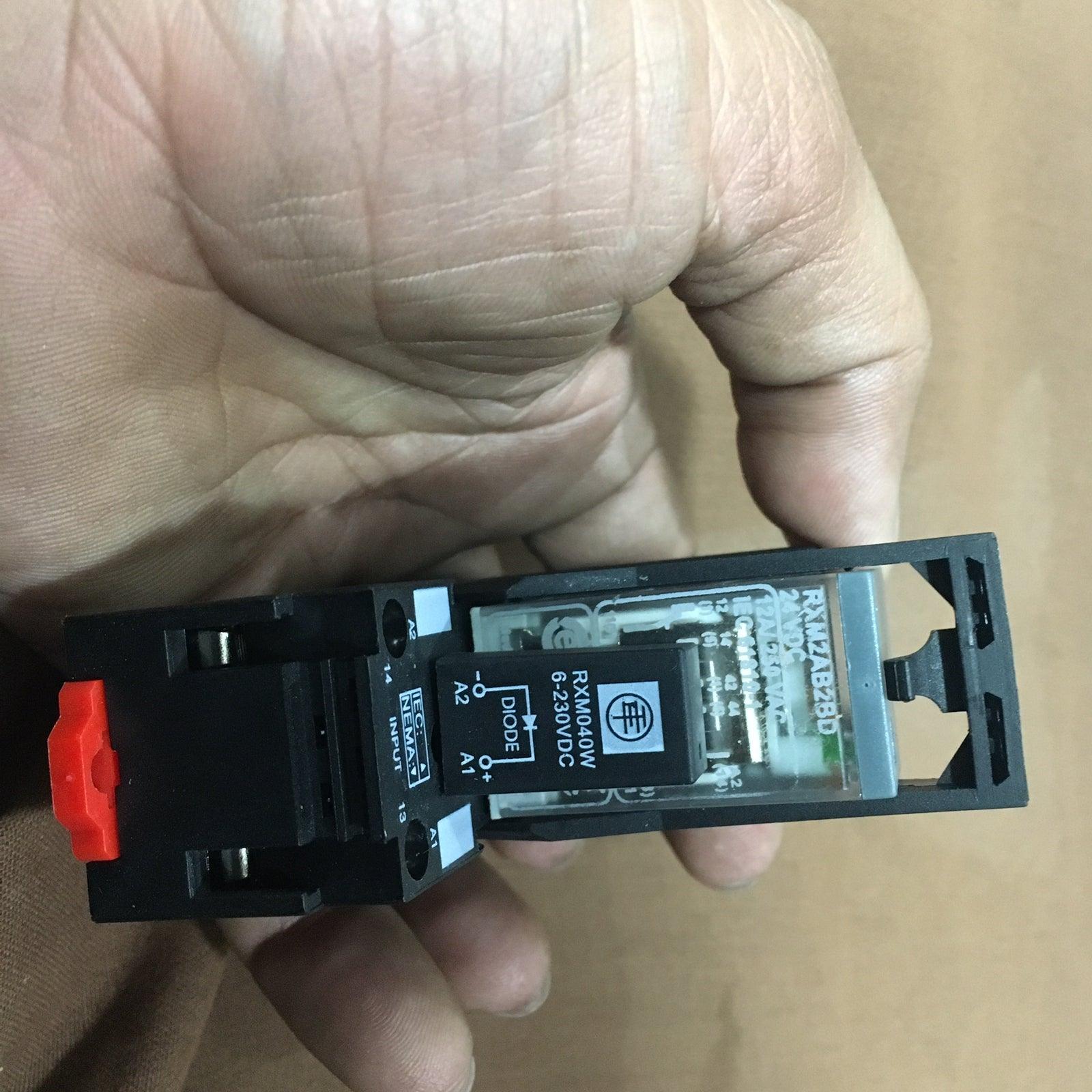 Schneider Electric RXZE2S108M Relay socket in Pakistan - industryparts.pk