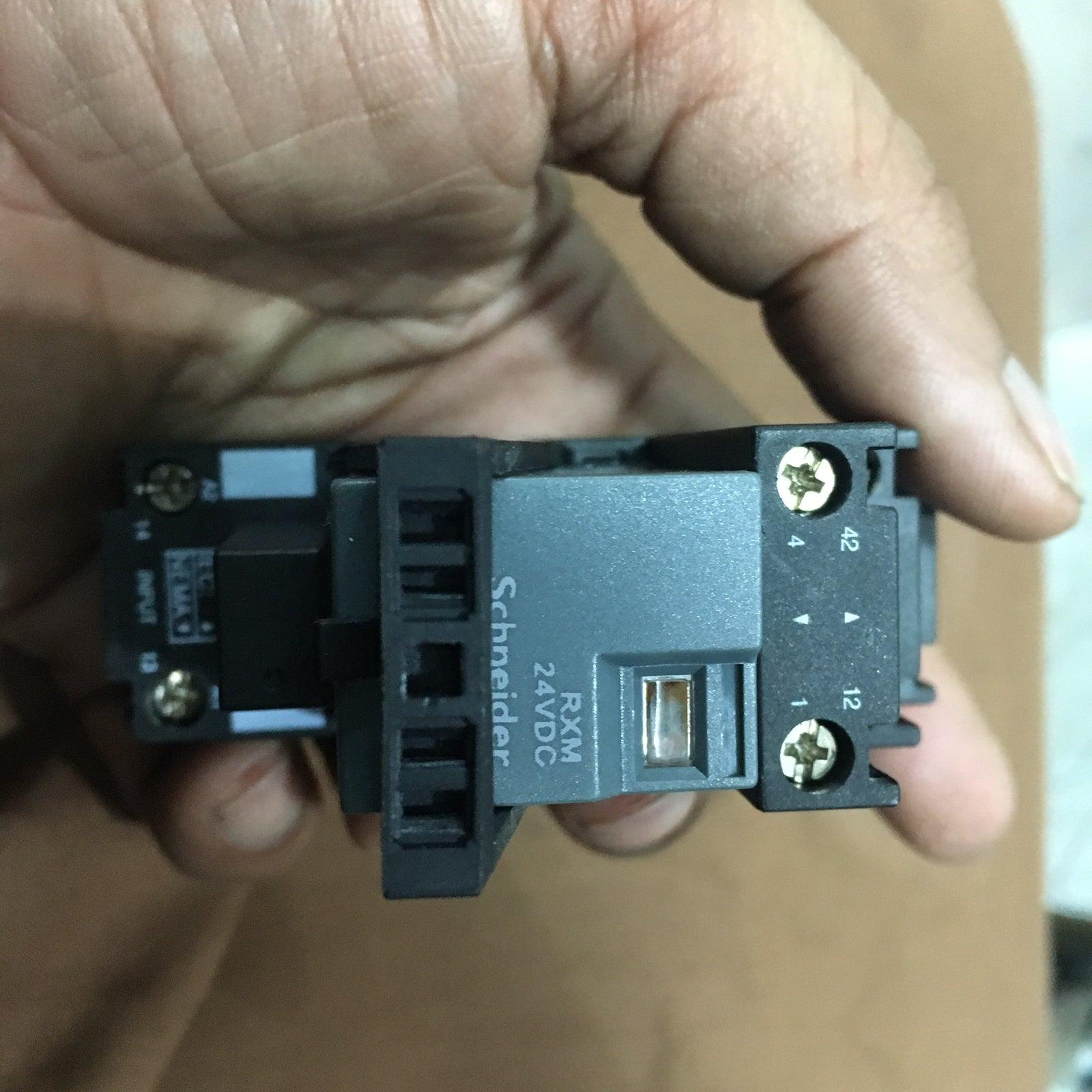 Schneider Electric RXZE2S108M Relay socket in Pakistan - industryparts.pk