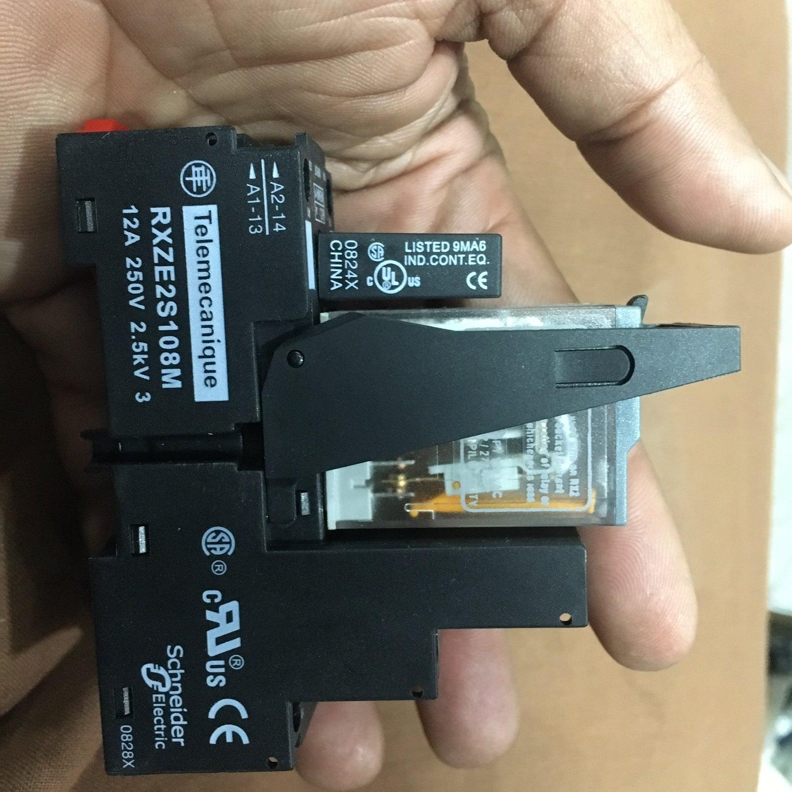 Schneider Electric RXZE2S108M Relay socket in Pakistan - industryparts.pk