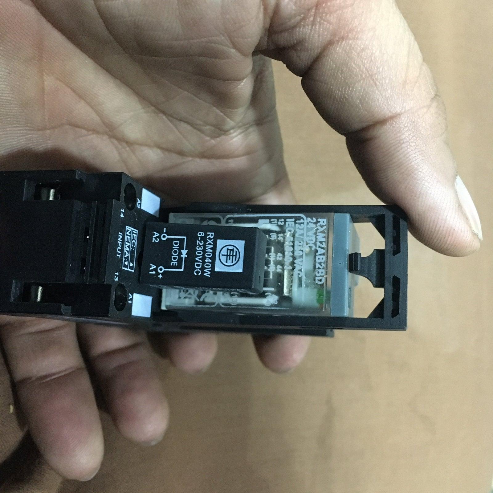 Schneider Electric RXZE2S108M Relay socket in Pakistan - industryparts.pk