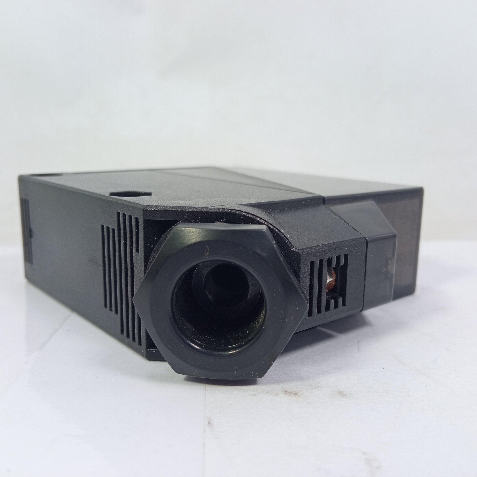 Omron E3JM-R4M4T Photoelectric Type Retro-Reflective Sensor - industryparts.pk