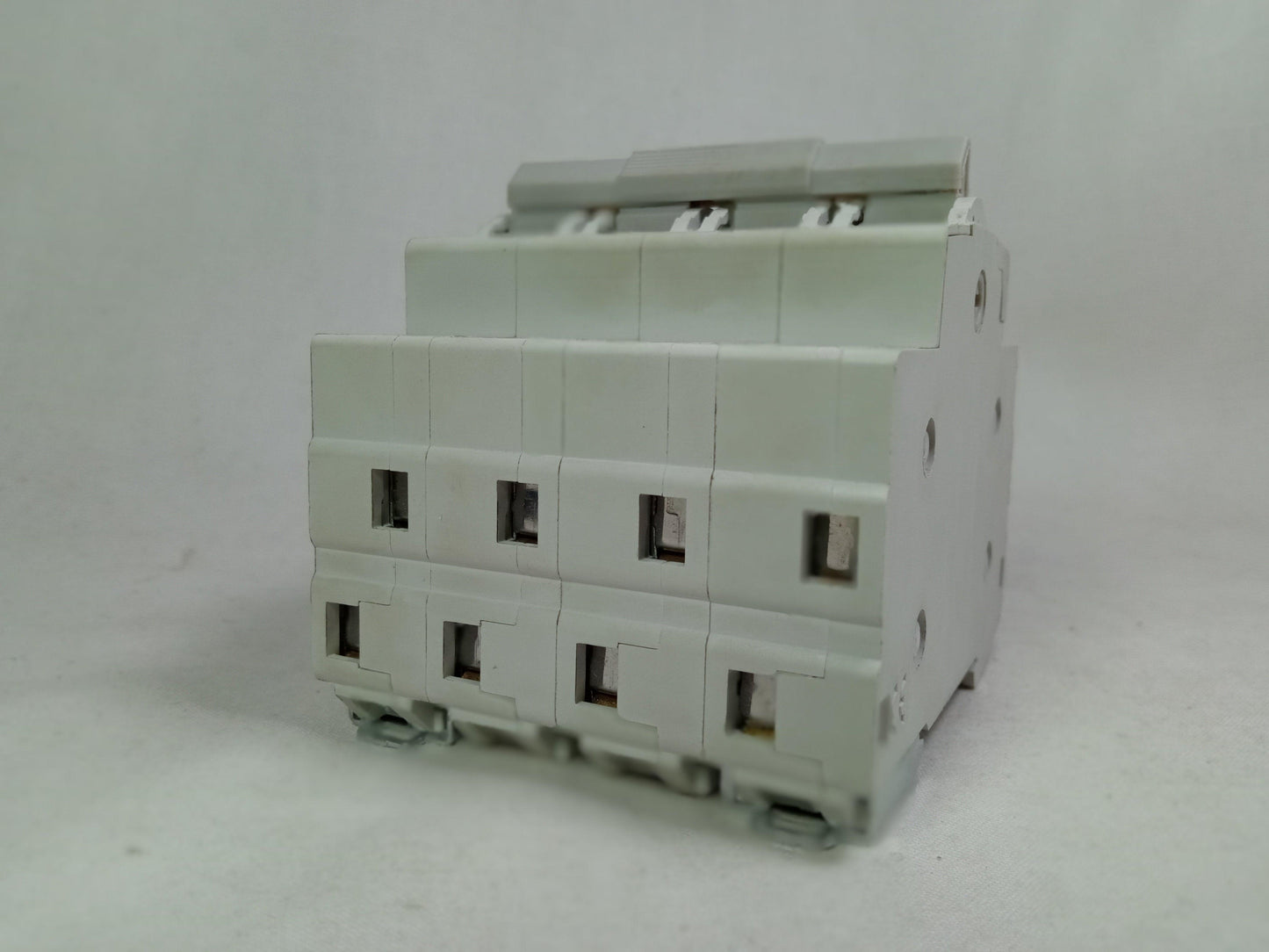 4 Pole Din Rail Change Over Switch SF 419G 63A 400V in Pakistan - industryparts.pk