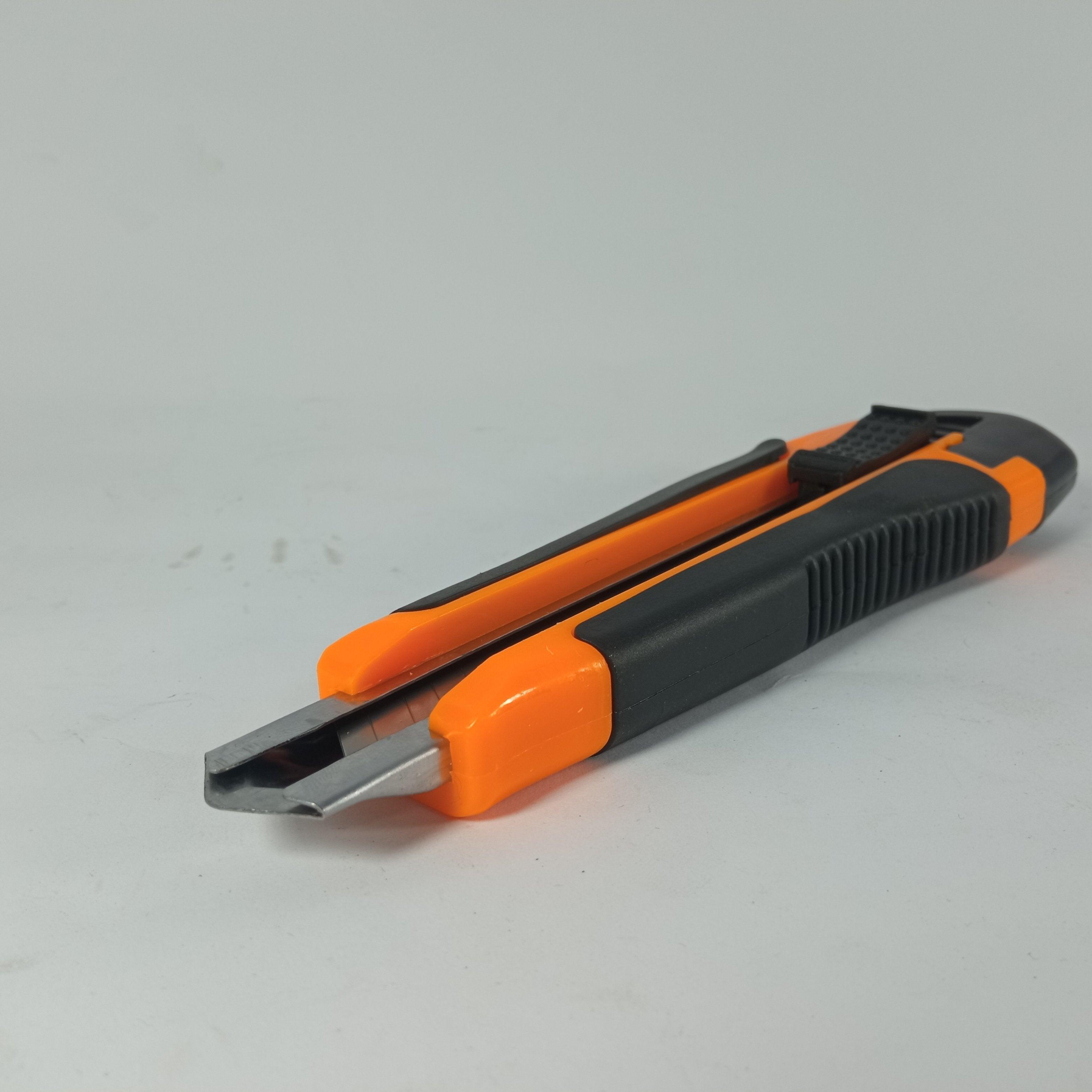 Toolmak LC-500 Auto-Lock Utility Knife with Three 3 and 4 in Pakistan - industryparts.pk