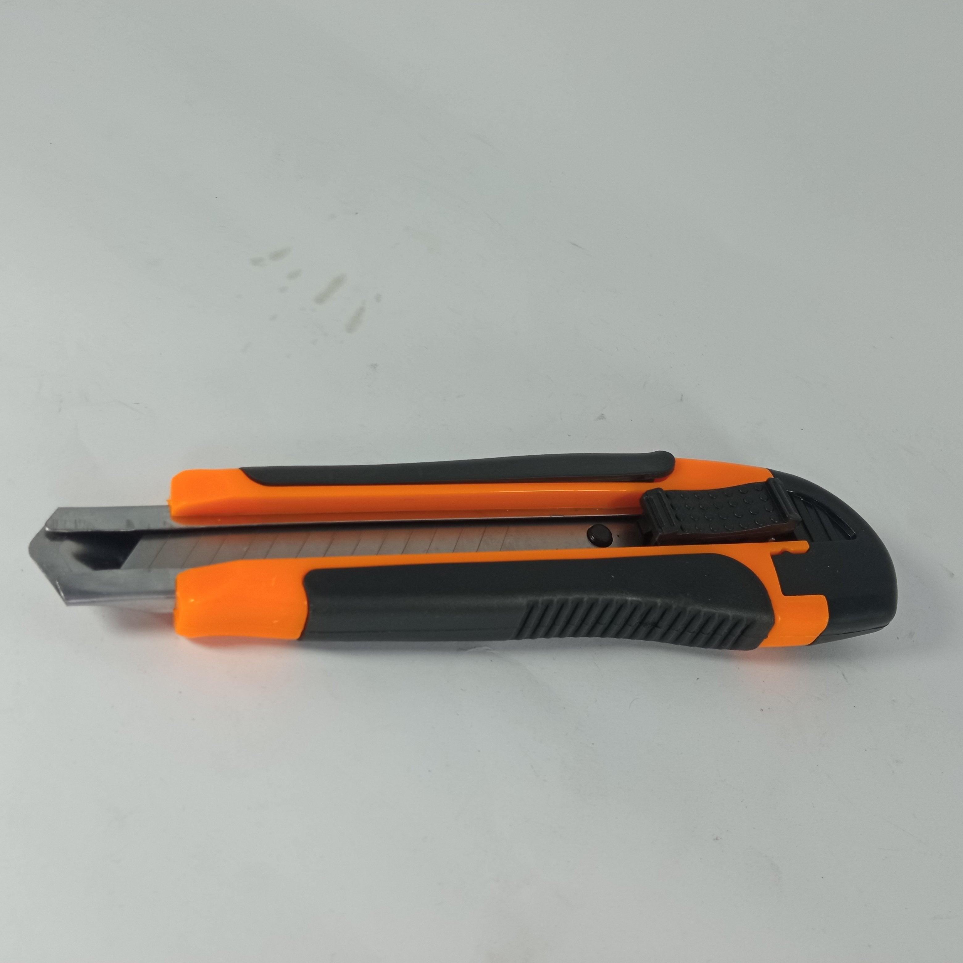 Toolmak LC-500 Auto-Lock Utility Knife with Three 3 and 4 in Pakistan - industryparts.pk