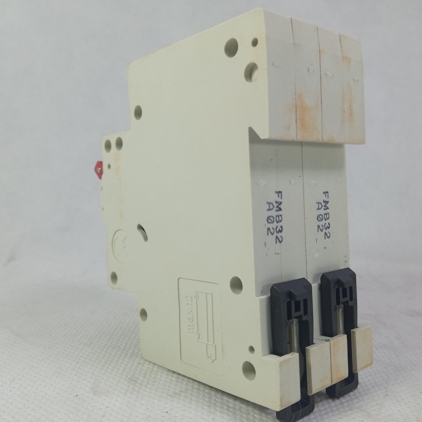 USFULL DC Breaker in Pakistan - industryparts.pk