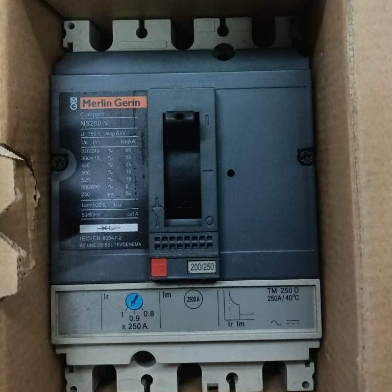 MERLIN GERIN NS250N TM200D Circuit-Breaker Disjonctrur in
