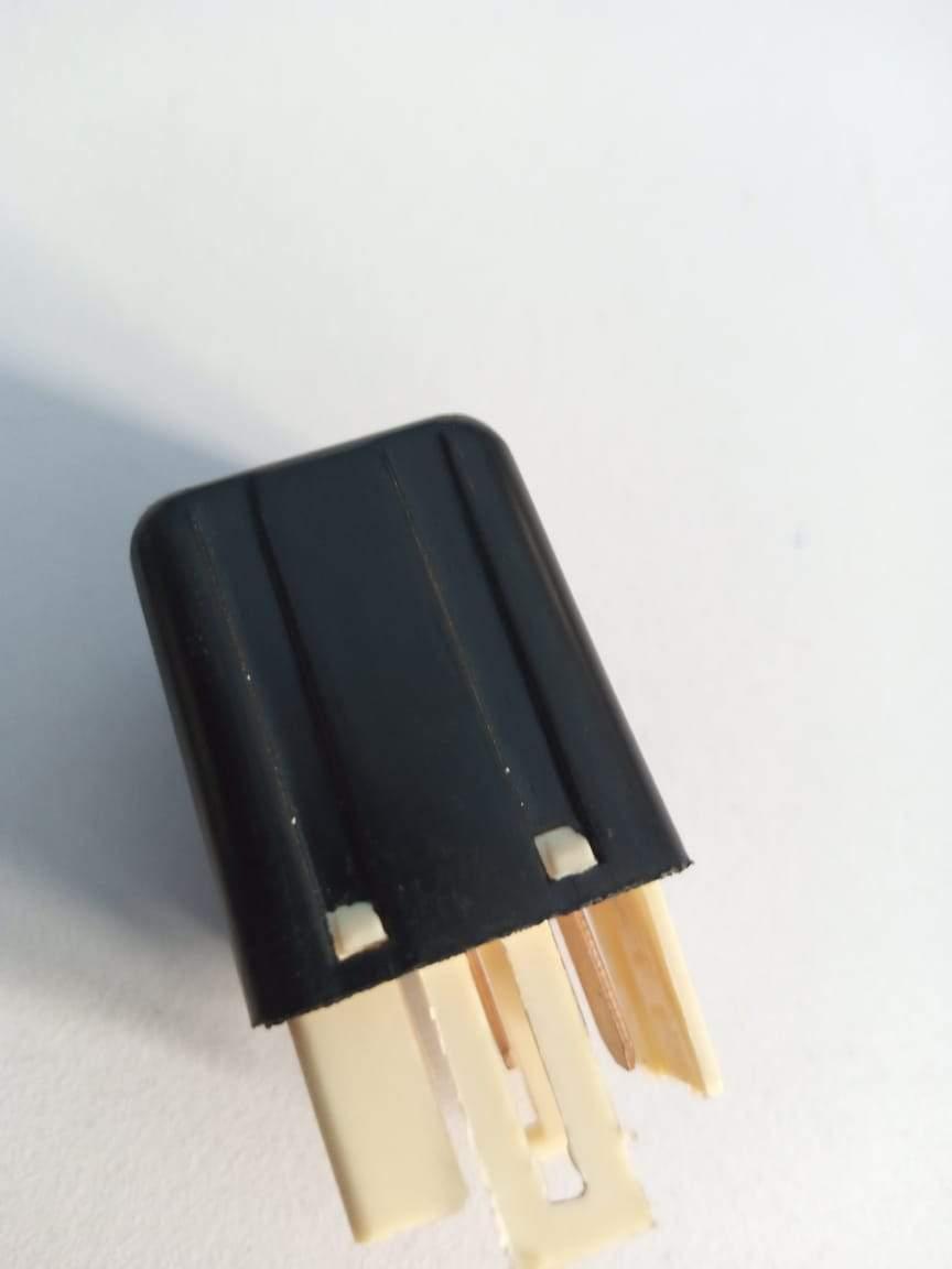 12V 5 Pins For Toyota COROLLA GS300 LS400 90987-04002 9098704002 in pakistan - industryparts.pk