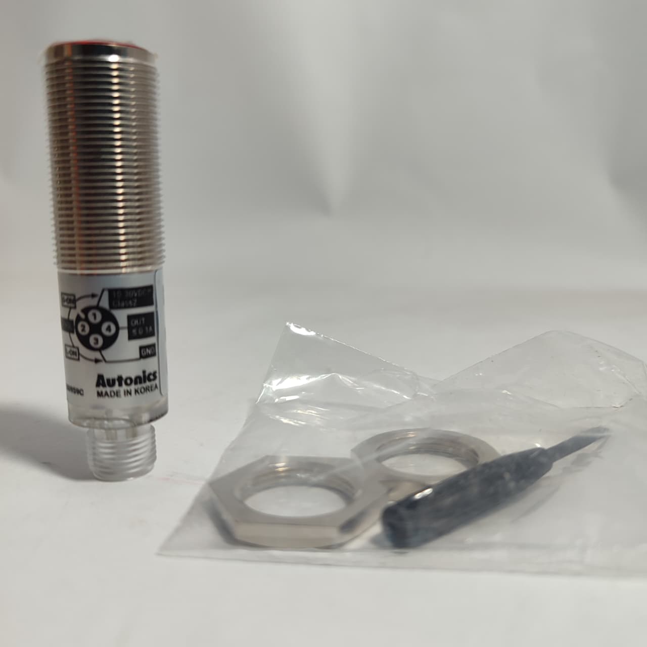 Autonics BRQM400-DDTA-C-P 10-30VDC PHOTO SENSOR in Pakistan