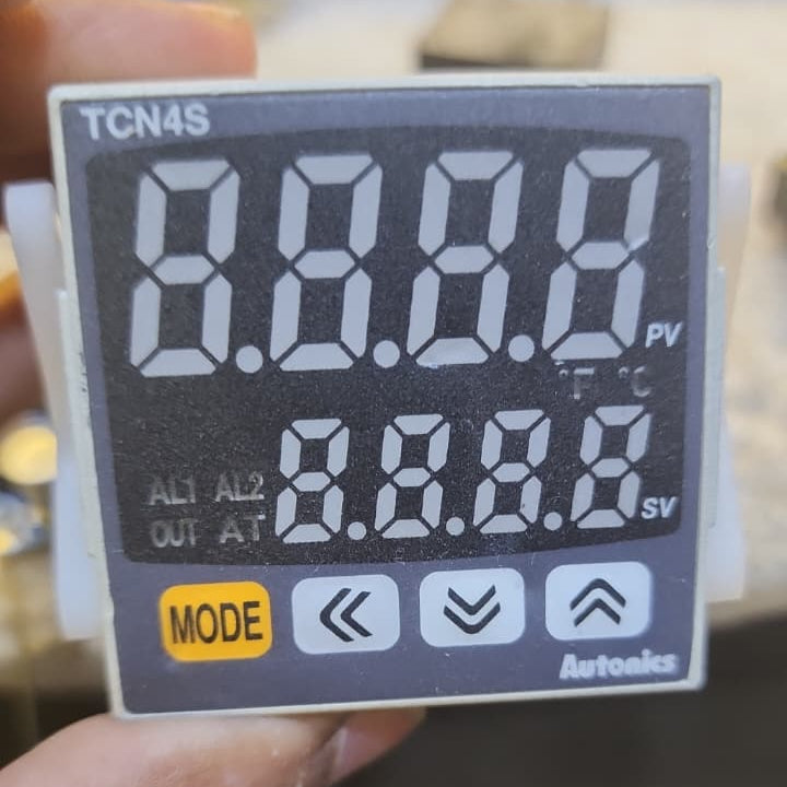 Autonics TCN4S Temperature Controller