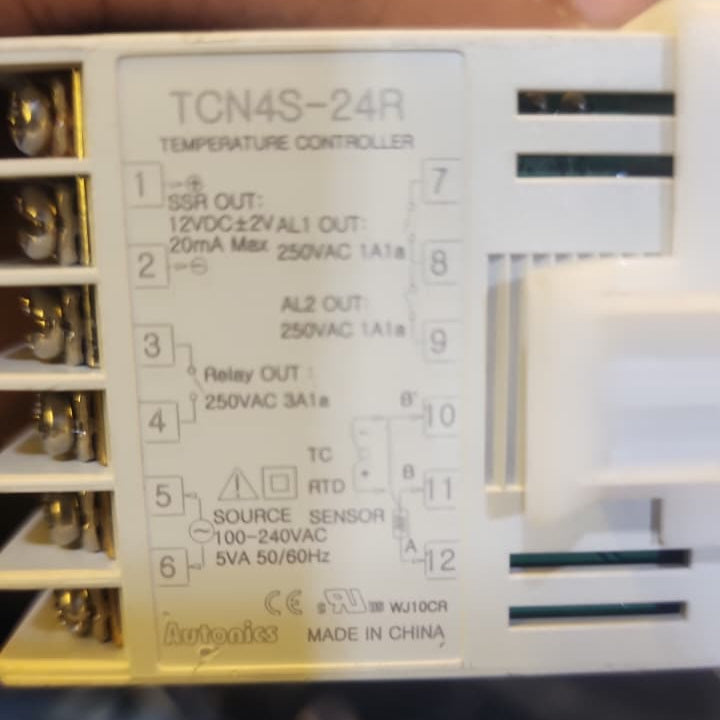 Autonics TCN4S Temperature Controller