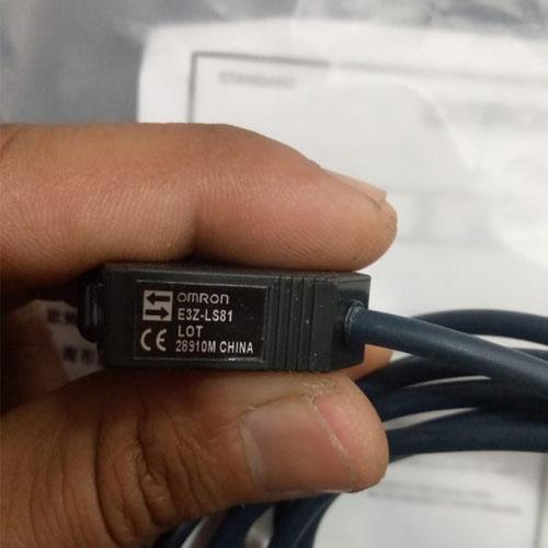 Omron E3Z-LS81   Distance-setting, Sensing distance 20 to 200 mm - industryparts.pk