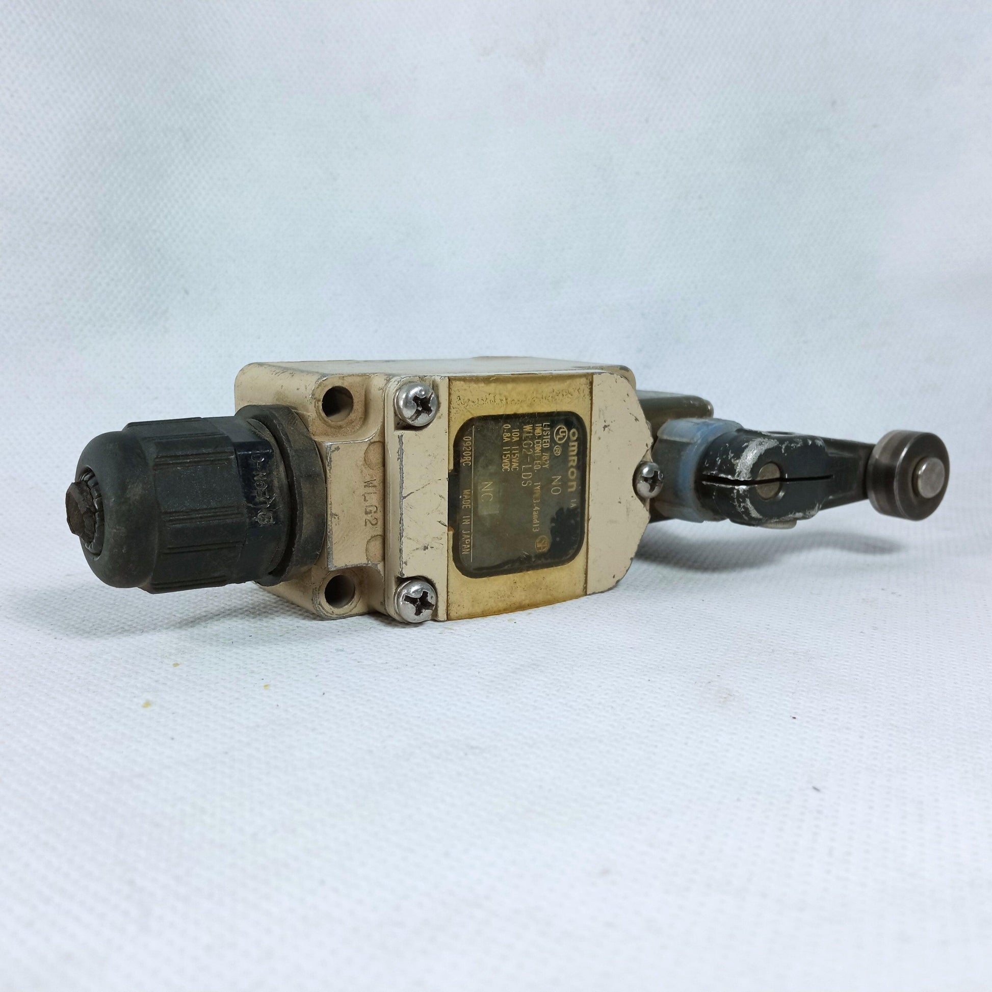 Omron WLG2-LDS Limit Switch Lotted in Pakistan - industryparts.pk