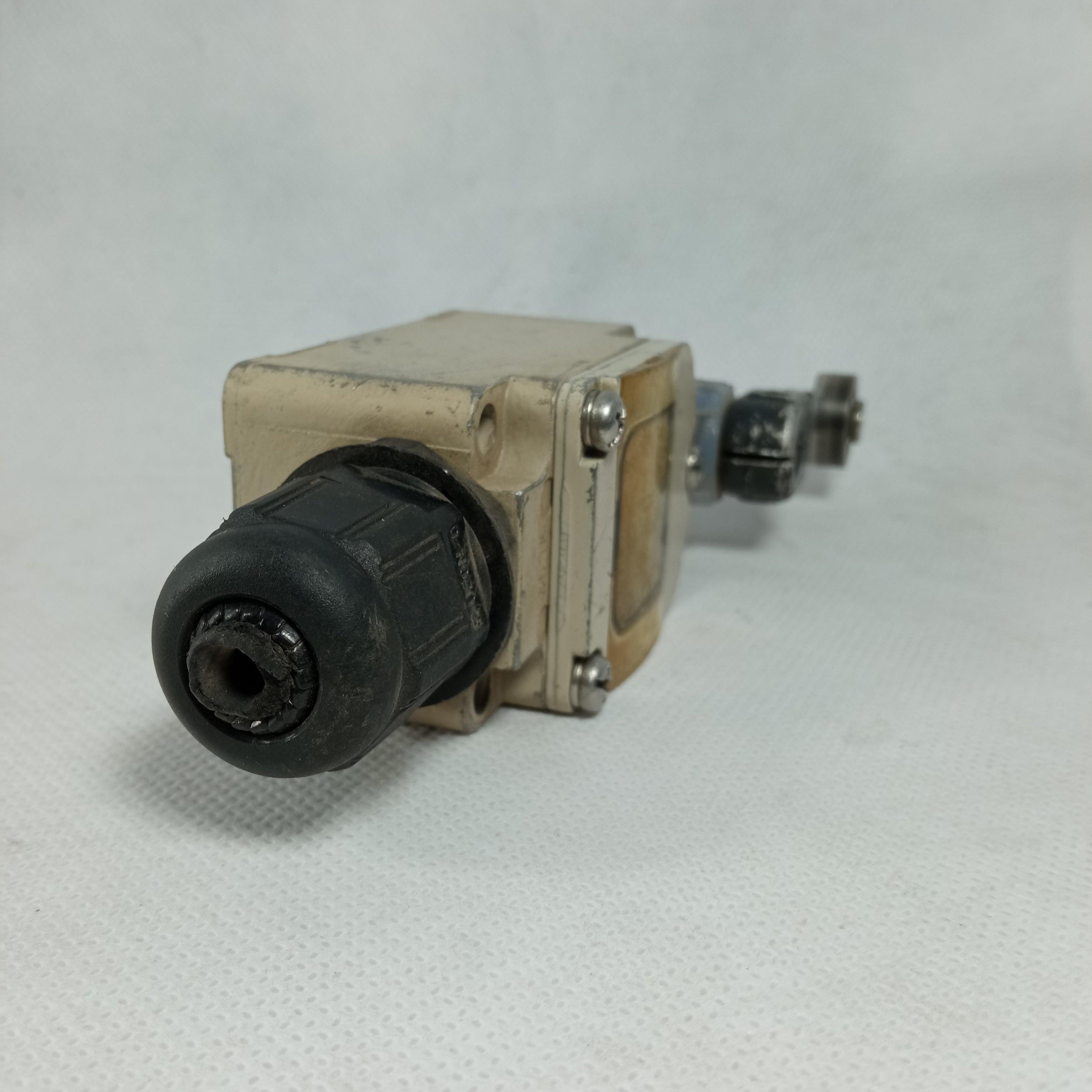 Omron WLG2-LDS Limit Switch Lotted in Pakistan - industryparts.pk