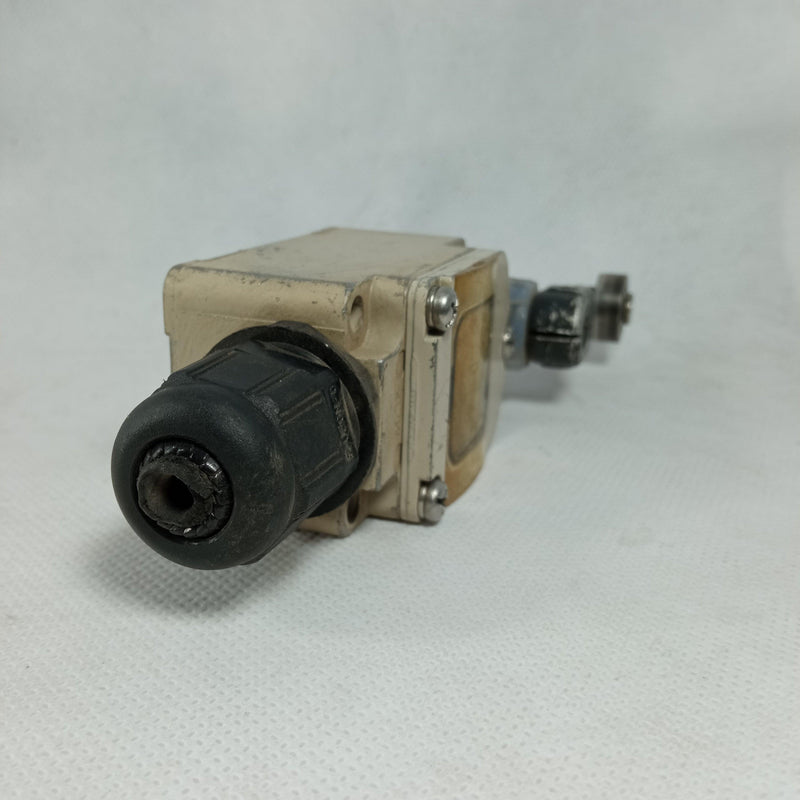 Omron WLG2-LDS Limit Switch Lotted in Pakistan - industryparts.pk