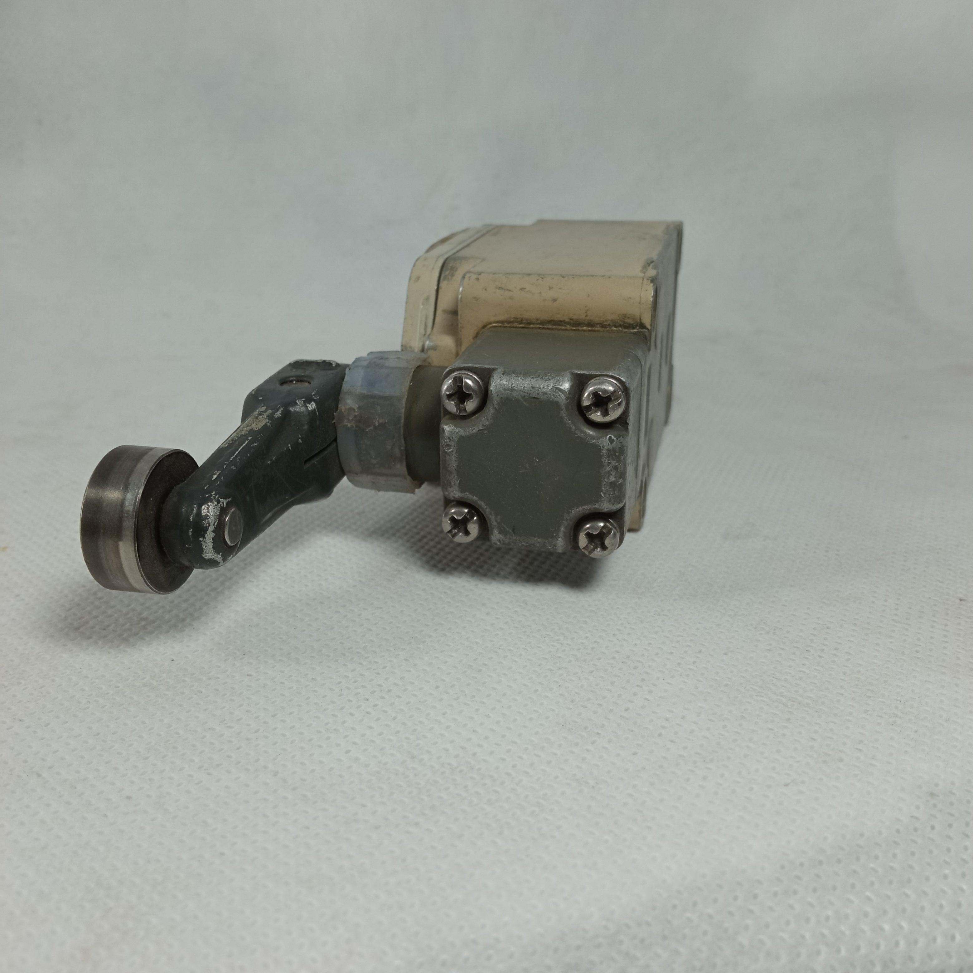 Omron WLG2-LDS Limit Switch Lotted in Pakistan - industryparts.pk