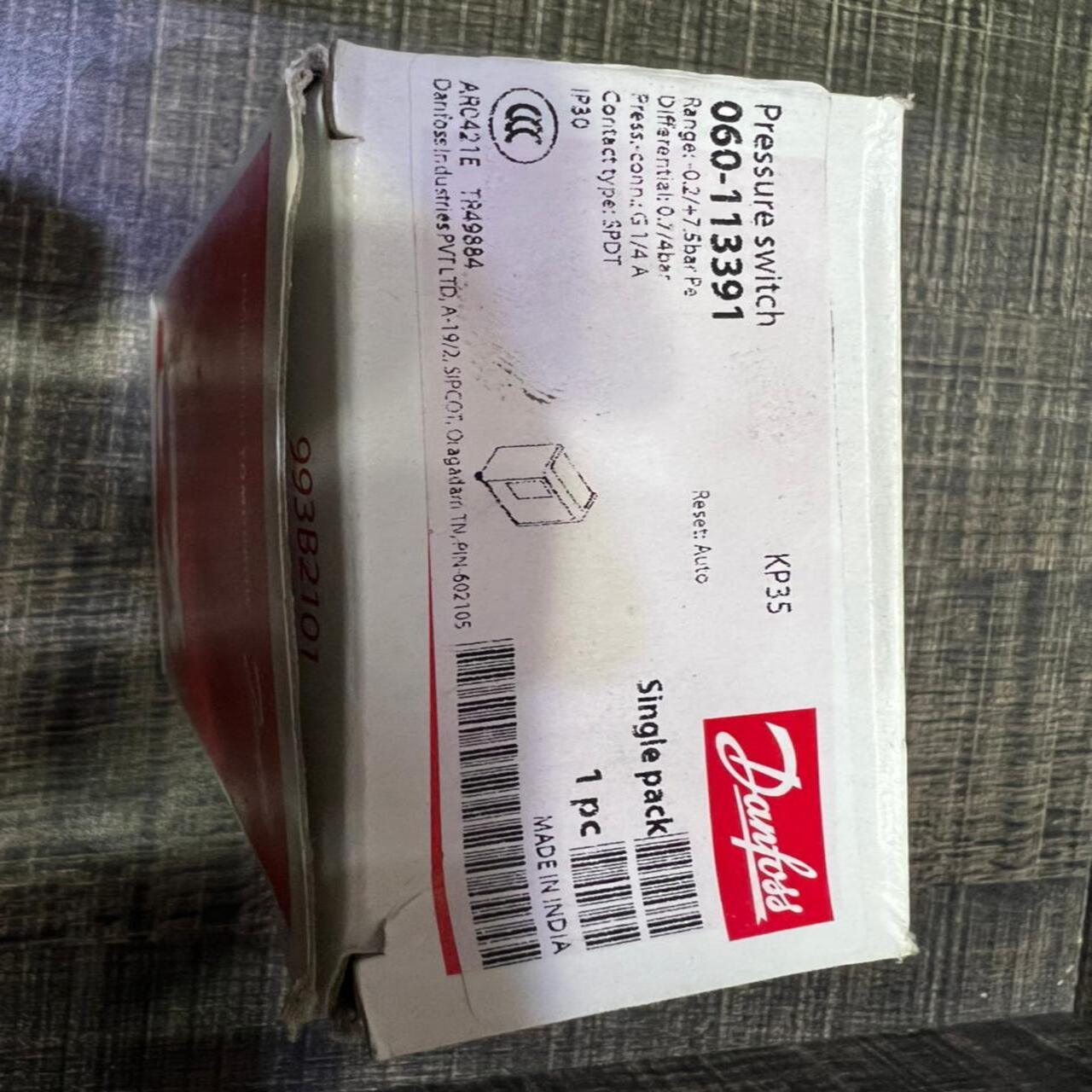Danfoss Pressure Switch KP35 Original in Pakistan - industryparts.pk