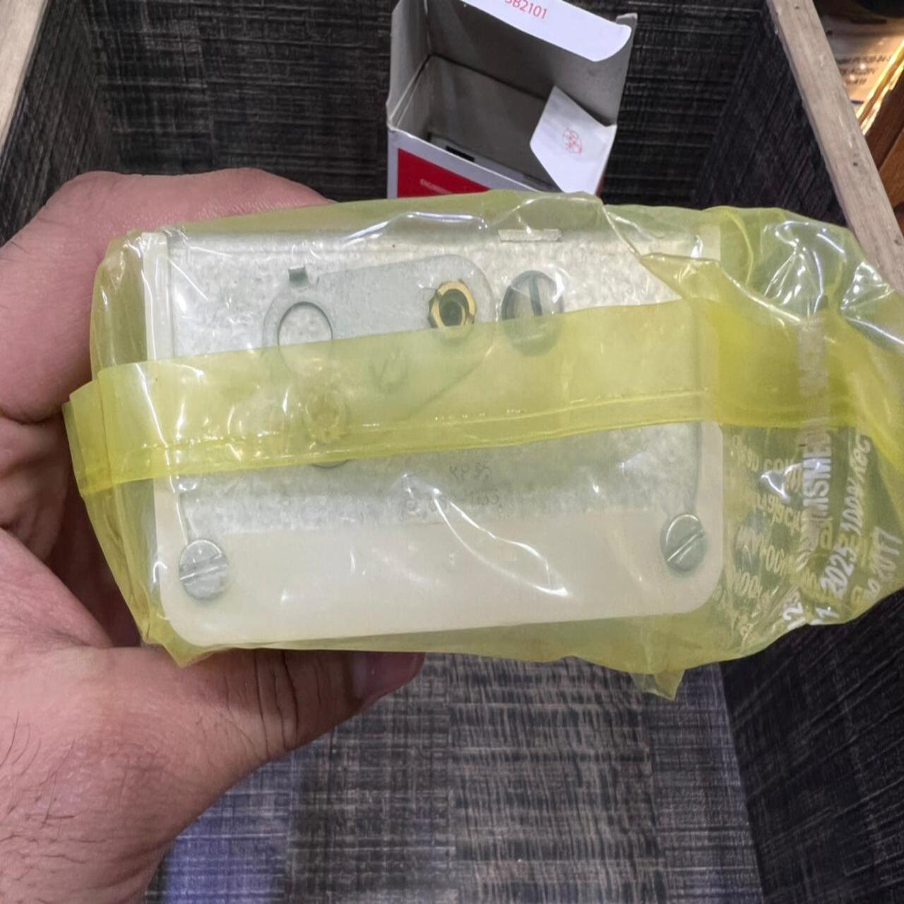 Danfoss Pressure Switch KP35 Original in Pakistan - industryparts.pk