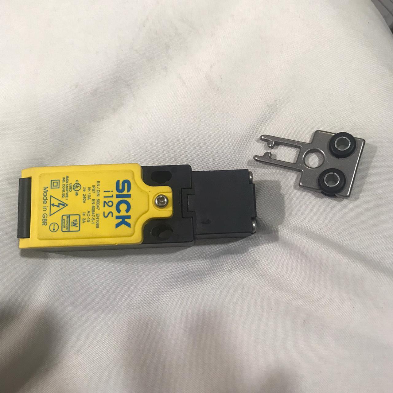 SICK  i12S Electro-mechanical safety switches in Pakistan - industryparts.pk