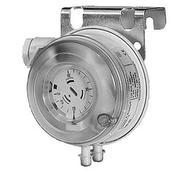 SIEMENS Differential Pressure Switch QBM81-3 in Pakistan - industryparts.pk