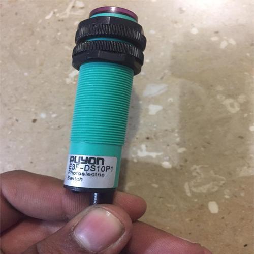 Puyon Photoelectric switch E3F-DS10P1 - industryparts.pk
