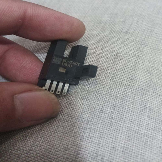OMRON Photoelectric Sensor EE-SX672 D57U in Pakistan - industryparts.pk