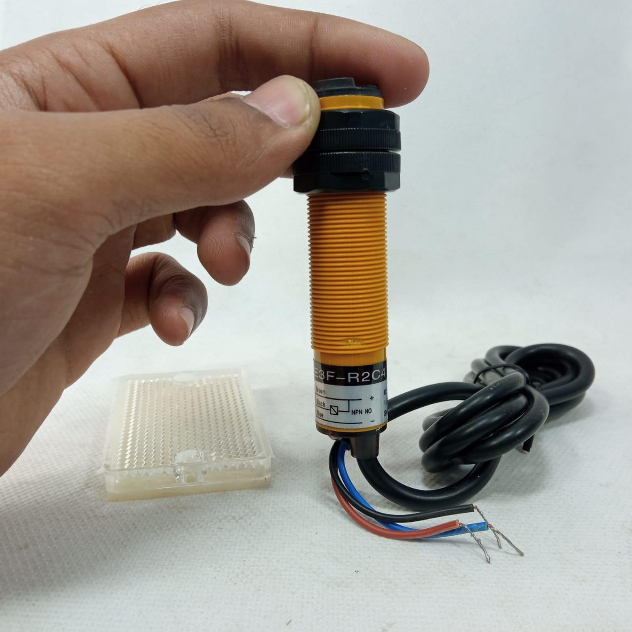 Omron E3F-R2C4 Photoelectric Switch in Pakistan - industryparts.pk